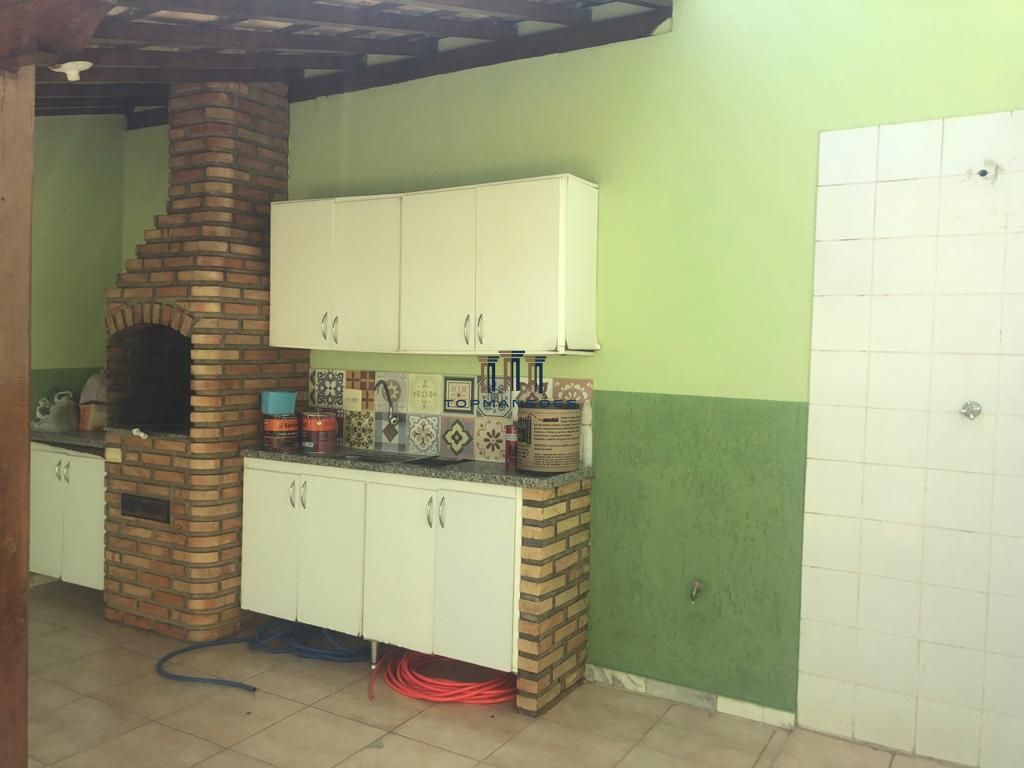 Linda Casa Geminada 3 quartos com suíte e churrasqueira no Bairro Copacabana