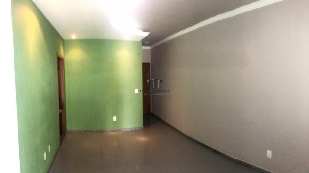 Linda Casa Geminada 3 quartos com suíte e churrasqueira no Bairro Copacabana