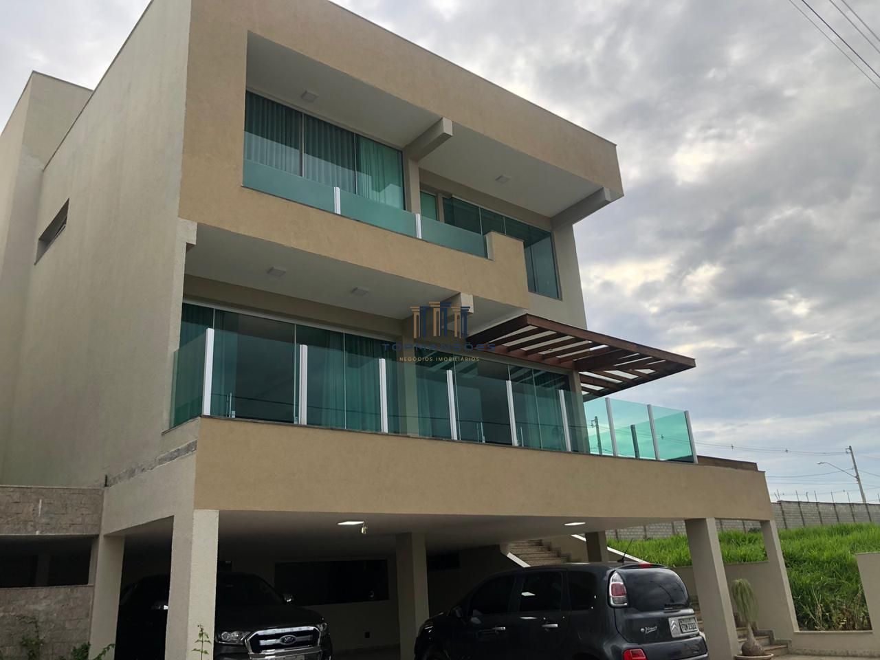 Excelente Casa de condomínio, com 4 suítes fino acabamento Vespasiano
