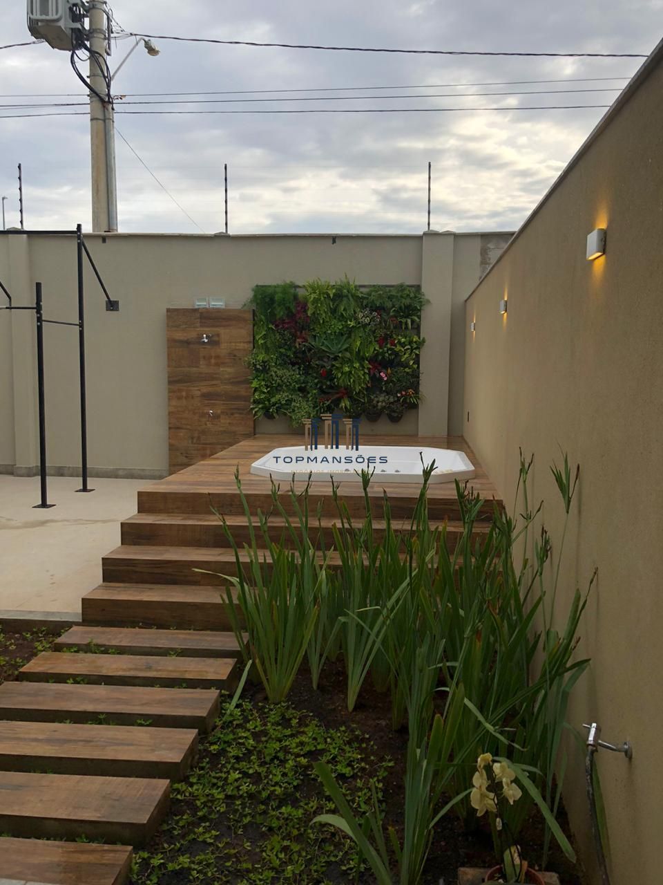 Excelente Casa de condomínio, com 4 suítes fino acabamento Vespasiano