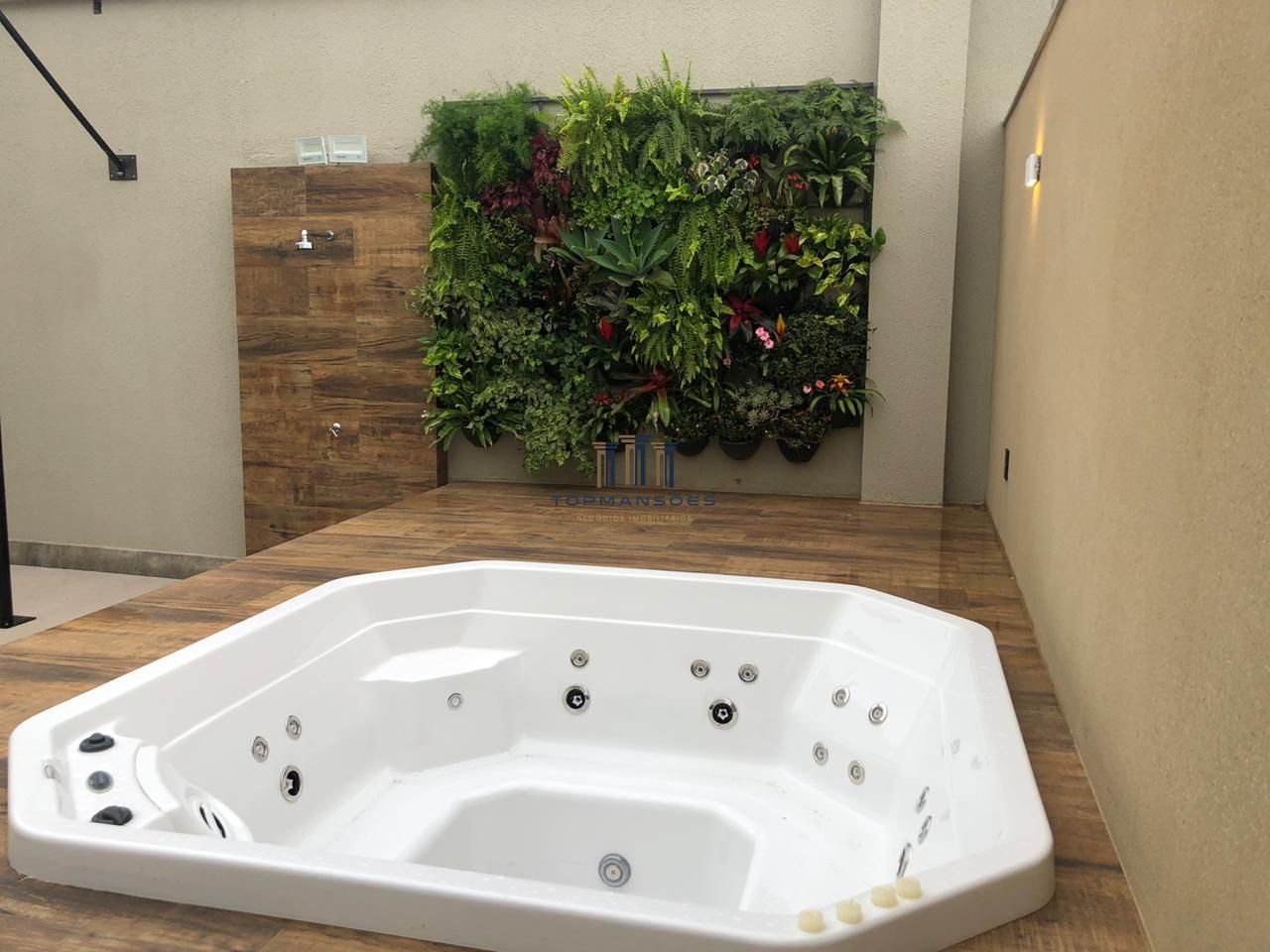 Excelente Casa de condomínio, com 4 suítes fino acabamento Vespasiano