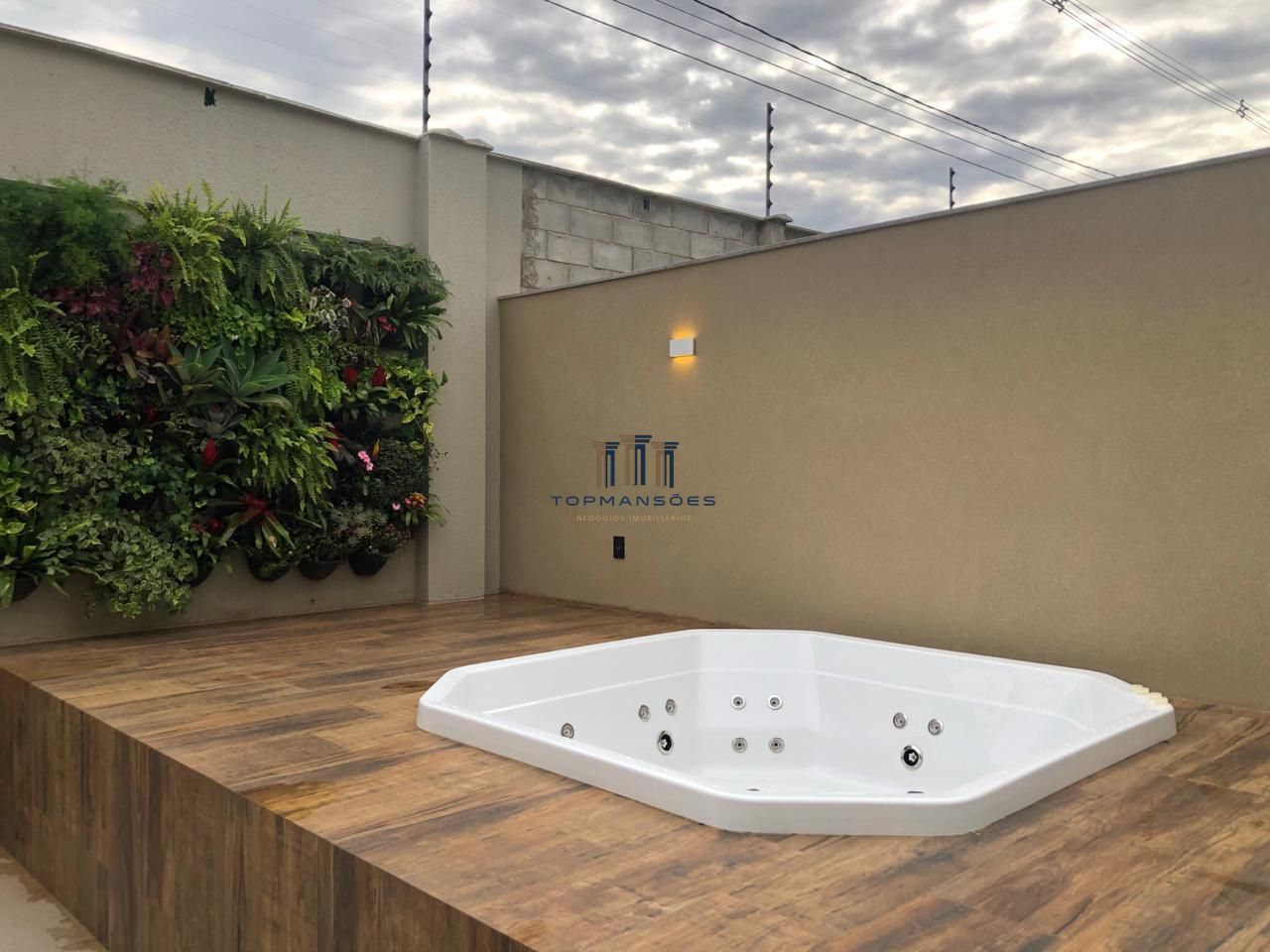 Excelente Casa de condomínio, com 4 suítes fino acabamento Vespasiano