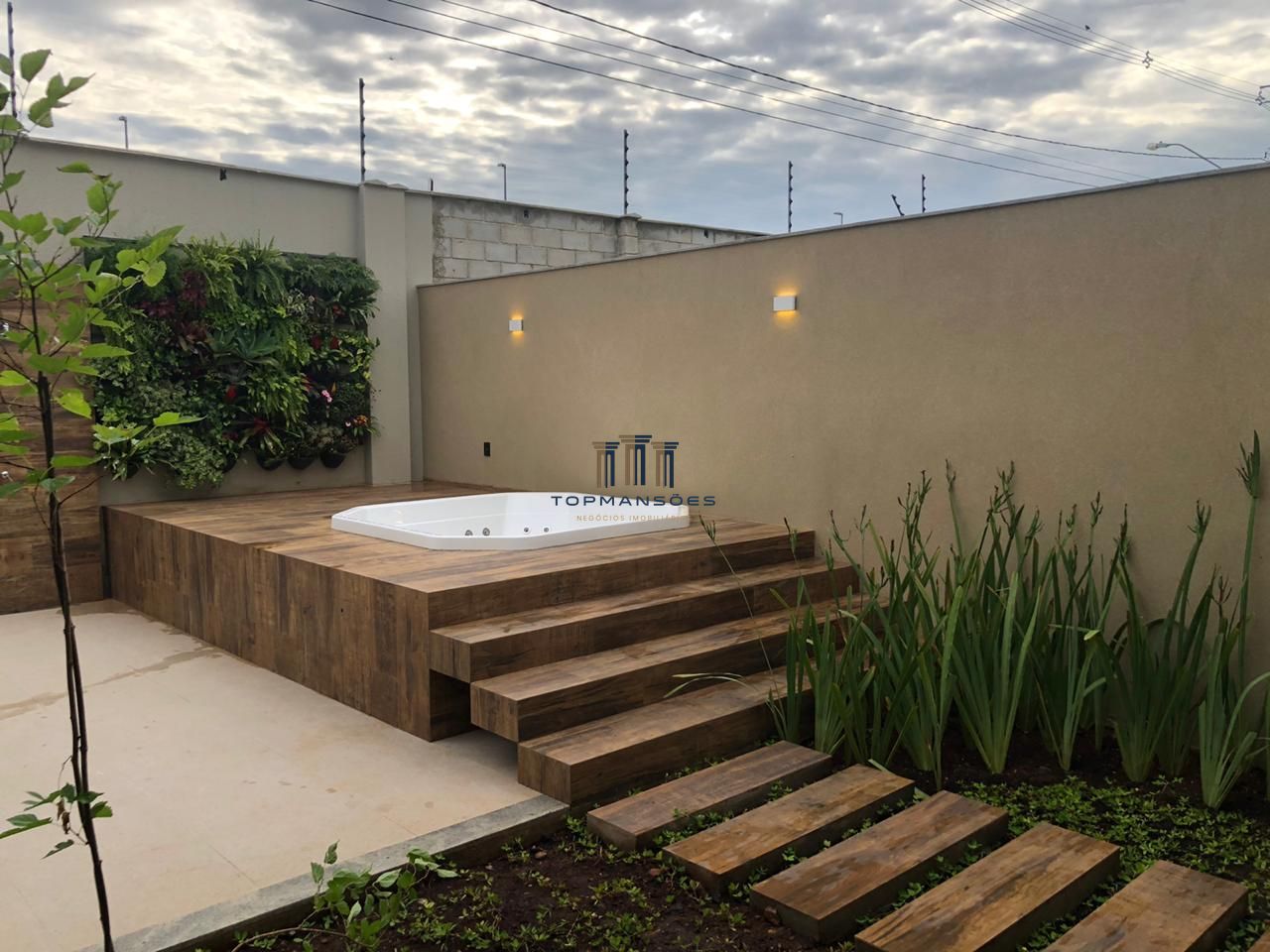 Excelente Casa de condomínio, com 4 suítes fino acabamento Vespasiano