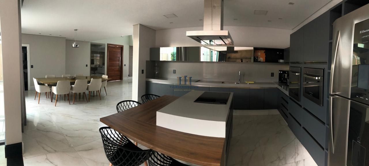 Excelente Casa de condomínio, com 4 suítes fino acabamento Vespasiano