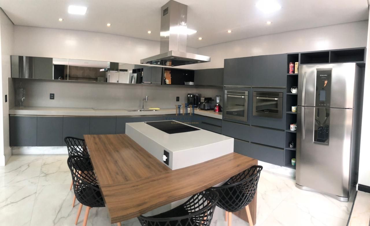 Excelente Casa de condomínio, com 4 suítes fino acabamento Vespasiano