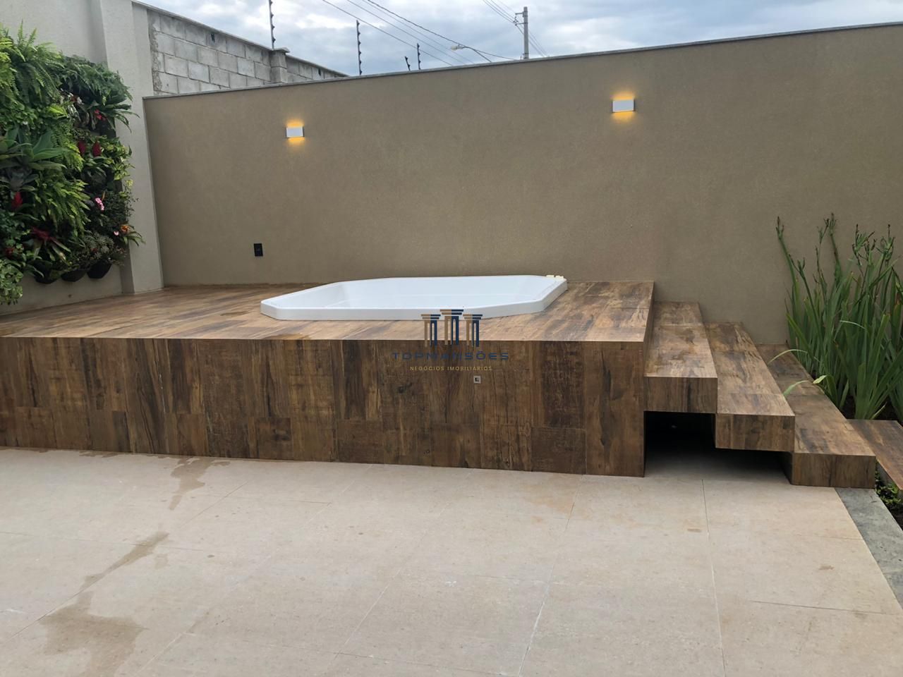 Excelente Casa de condomínio, com 4 suítes fino acabamento Vespasiano