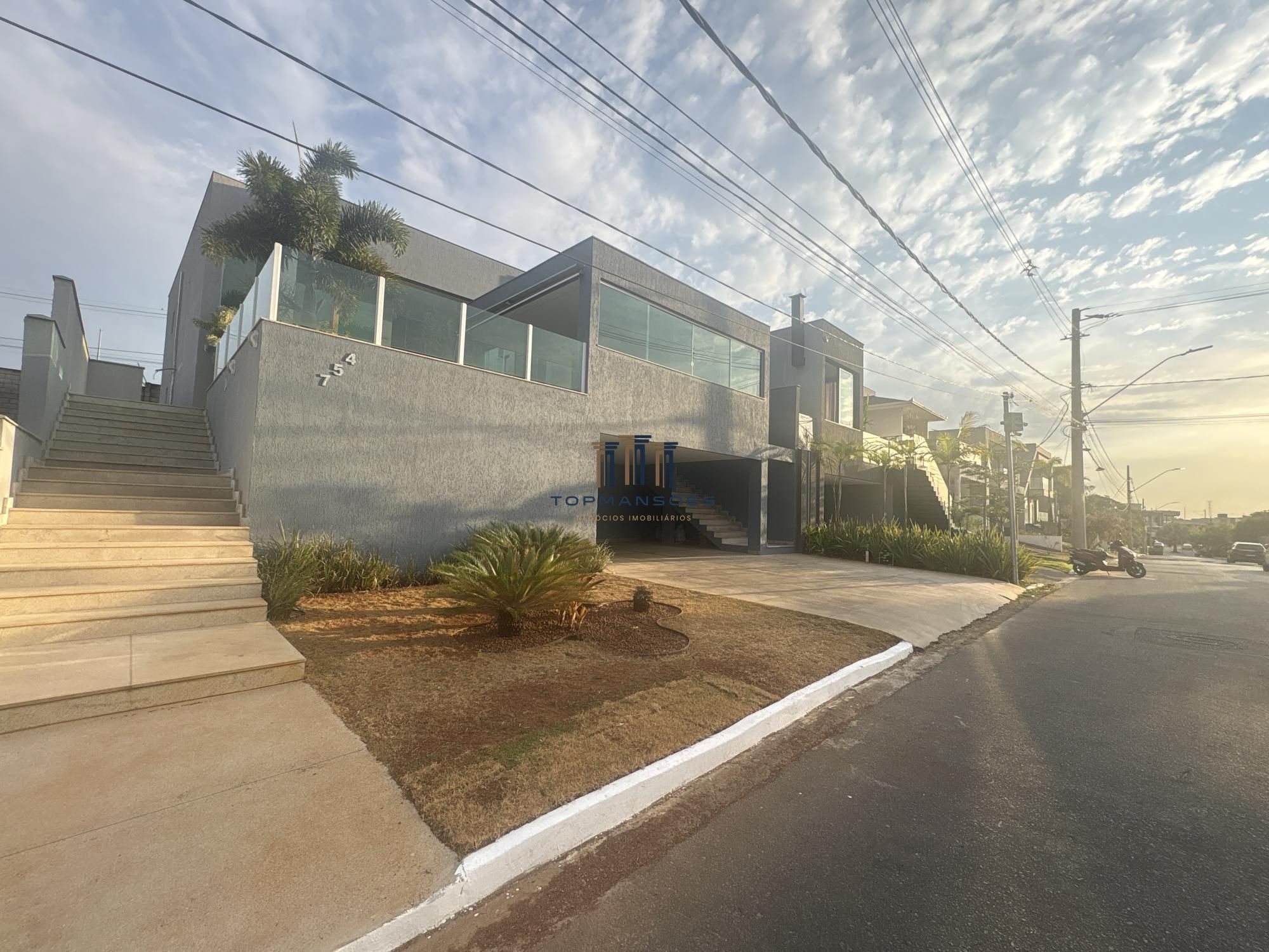 Casa com 4 suítes vista definitiva em Condominio fechado em Vespasiano