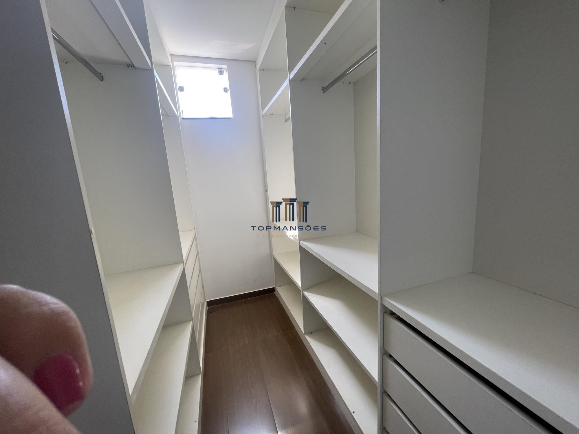 Linda casa com 3 suítes em Condomínio- Vespasiano.