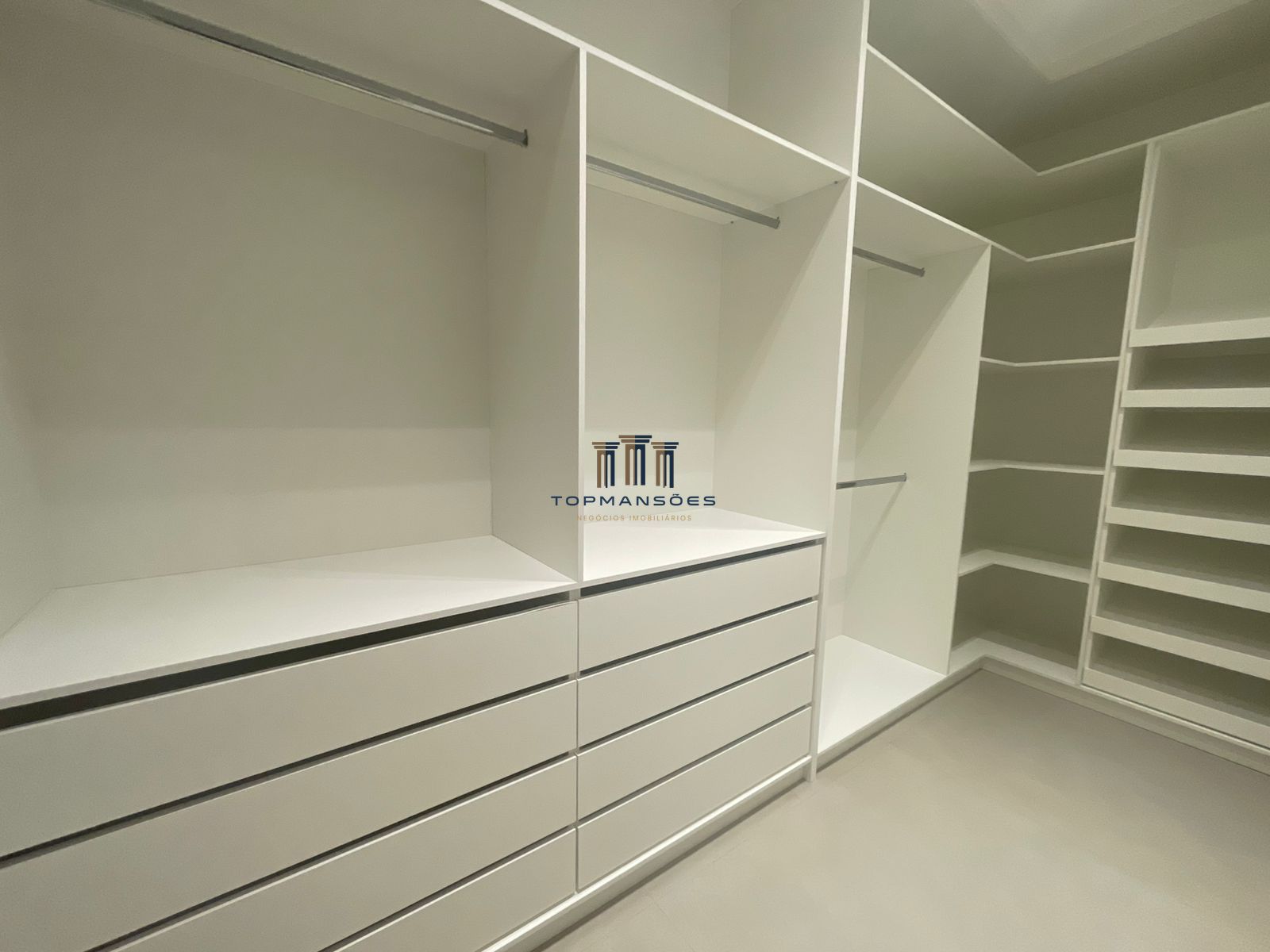 Casa de Alto Padrão 4 quartos com piscina e gourmet 583m3/ Alphaville Vespasiano