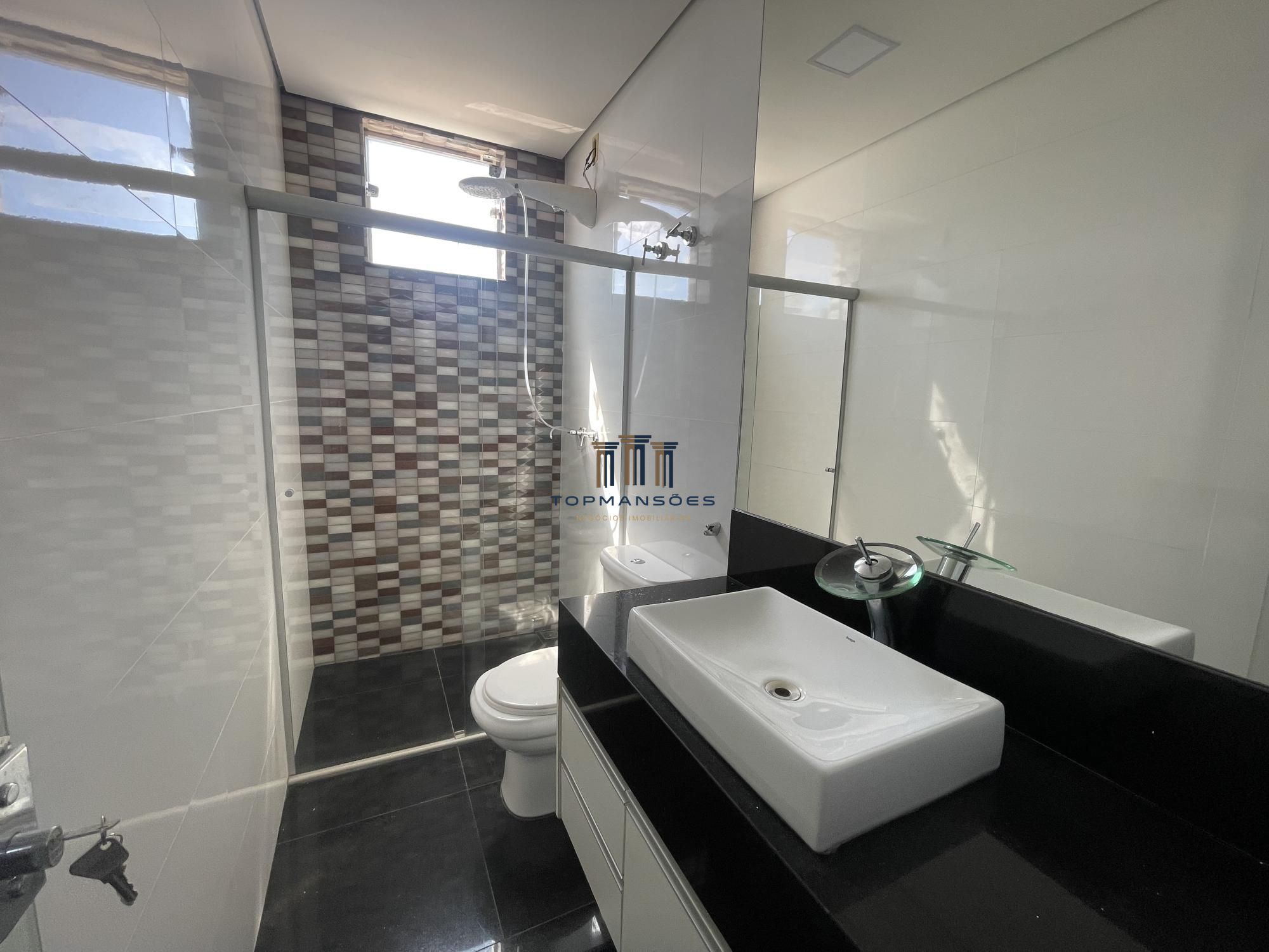 Linda casa com 3 suítes em Condomínio- Vespasiano.