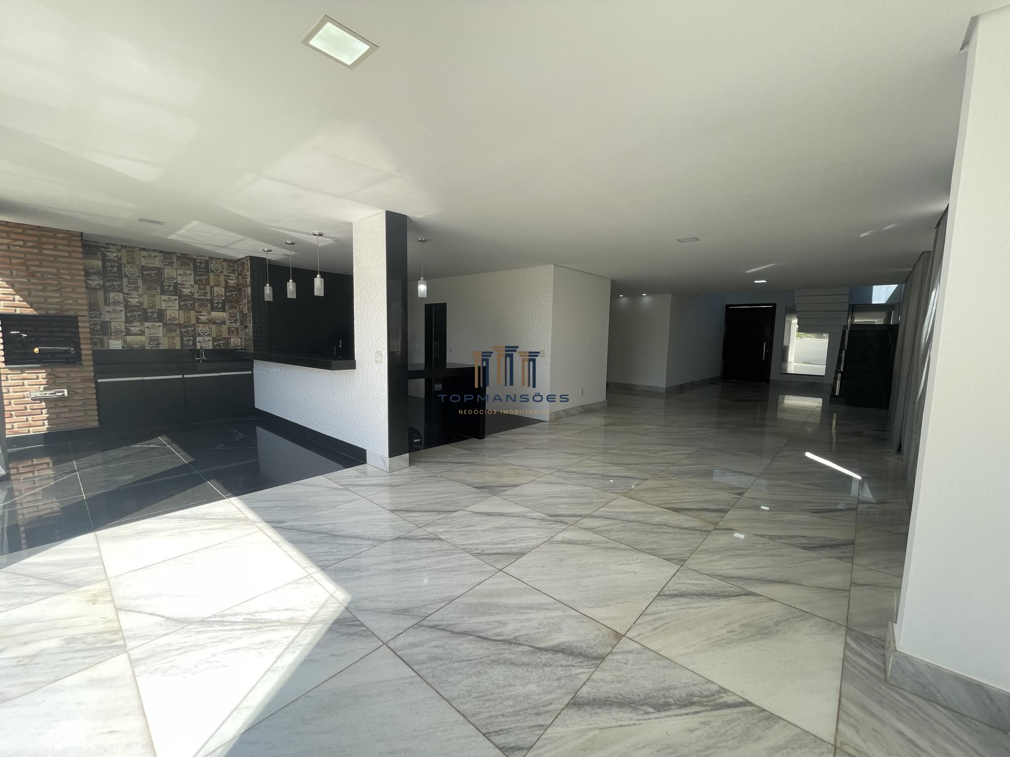 Linda casa com 3 suítes em Condomínio- Vespasiano.
