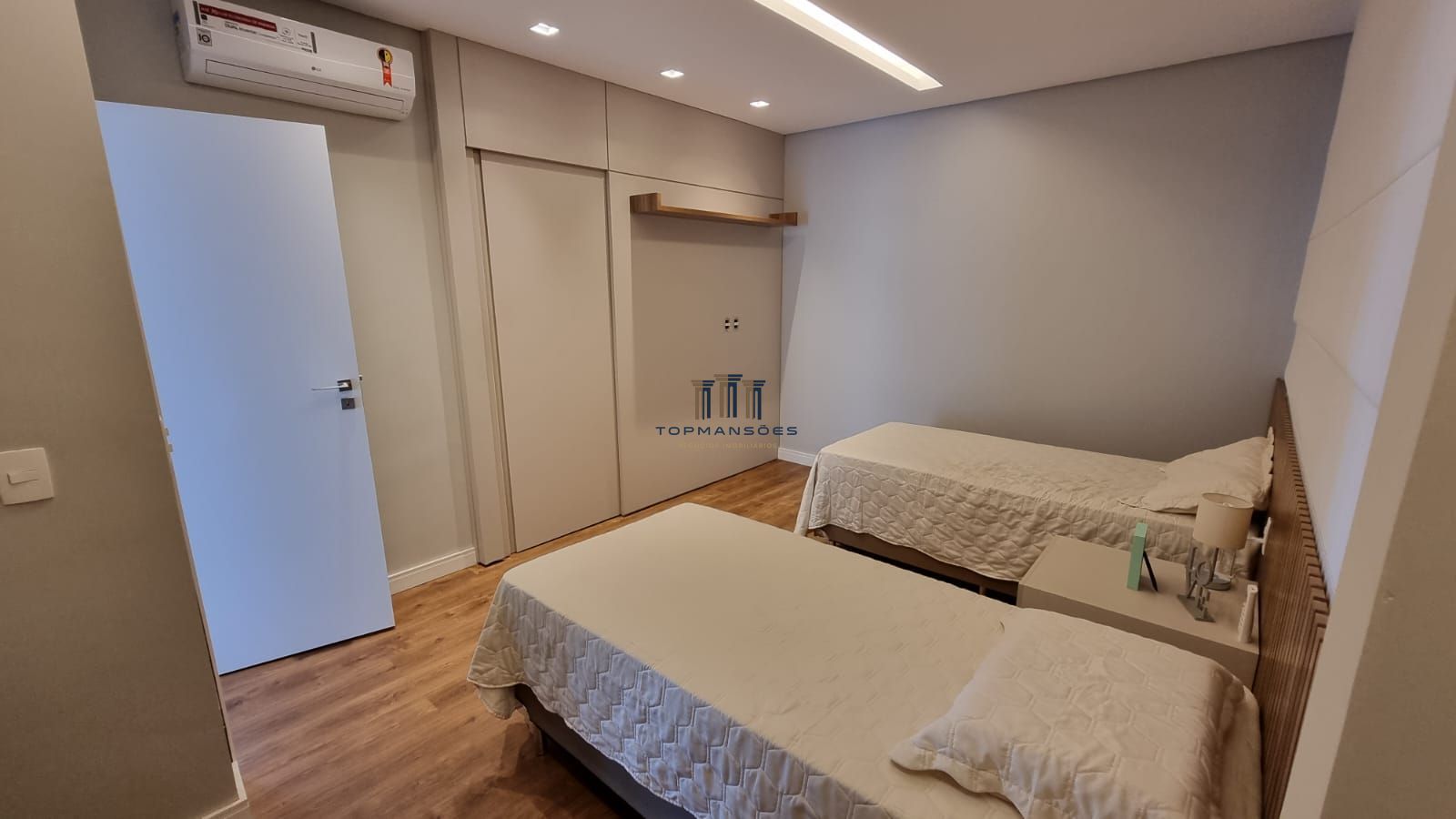 Casa de Condomínio à venda e aluguel com 4 quartos, 340m² - Foto 18