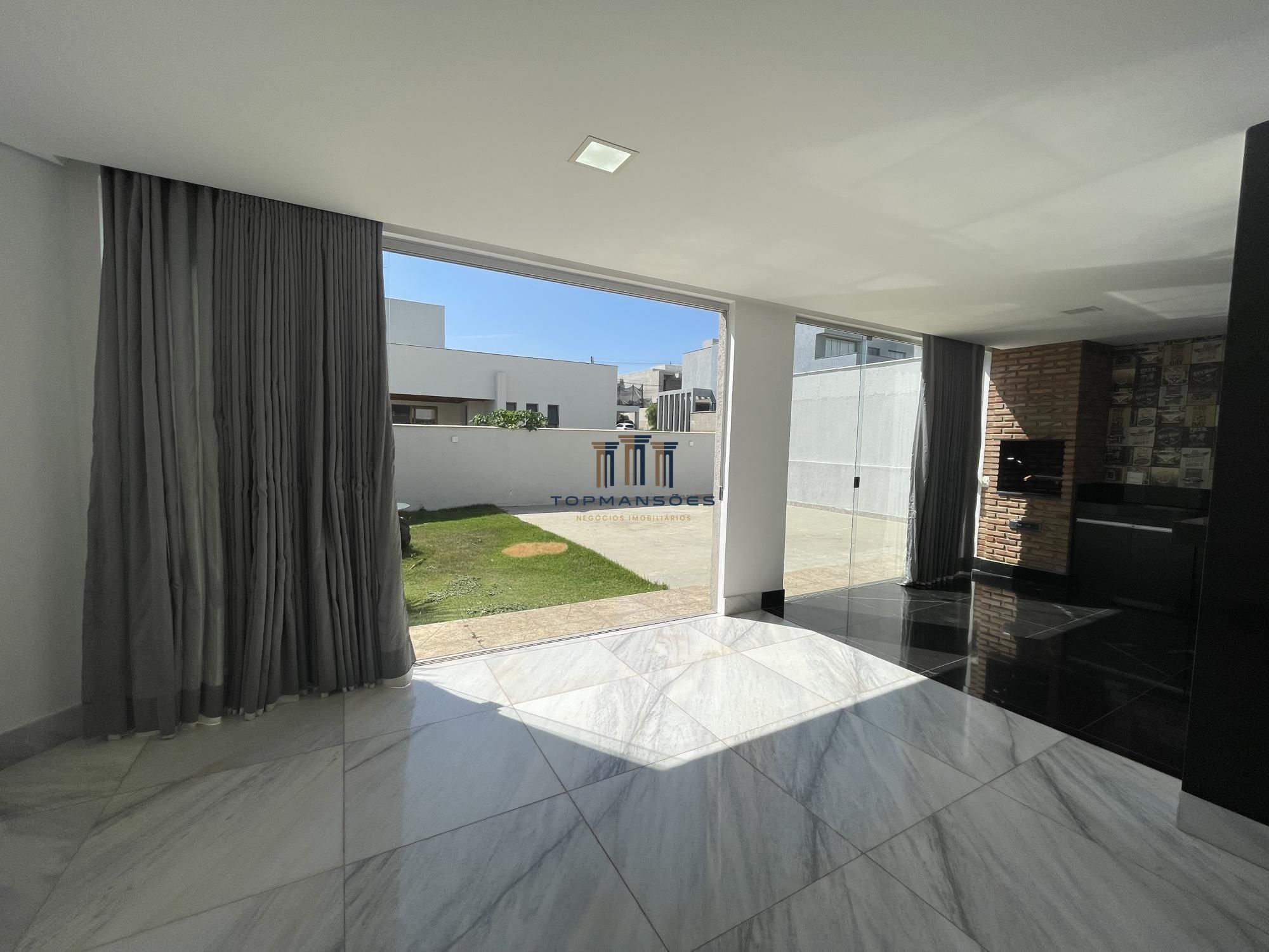 Linda casa com 3 suítes em condomínio- vespasiano.
