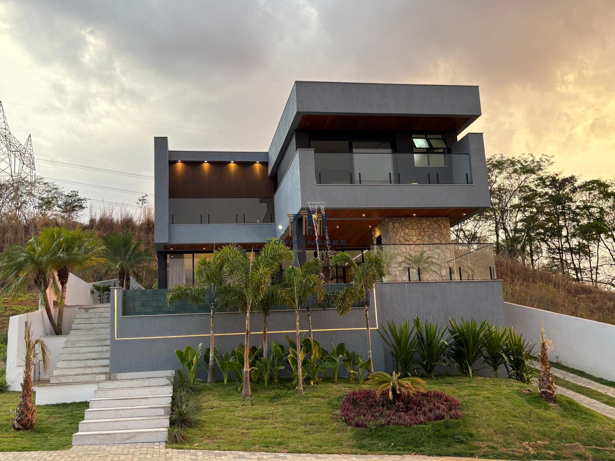 Casa de alto padrão, nova e mobiliada com 4 suítes e Piscina suspensa em Alphavi