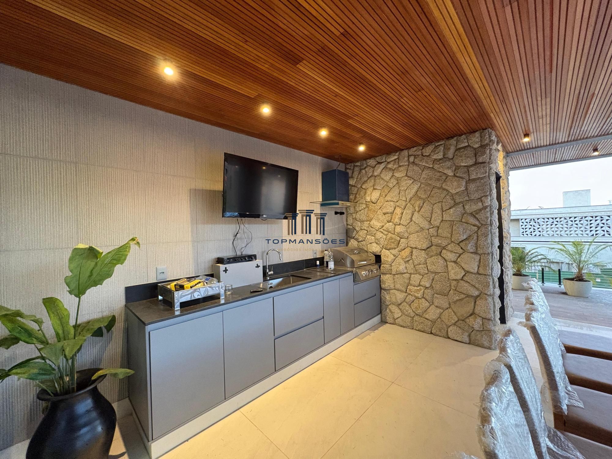 Casa de alto padrão, nova e mobiliada com 4 suítes e Piscina suspensa em Alphavi