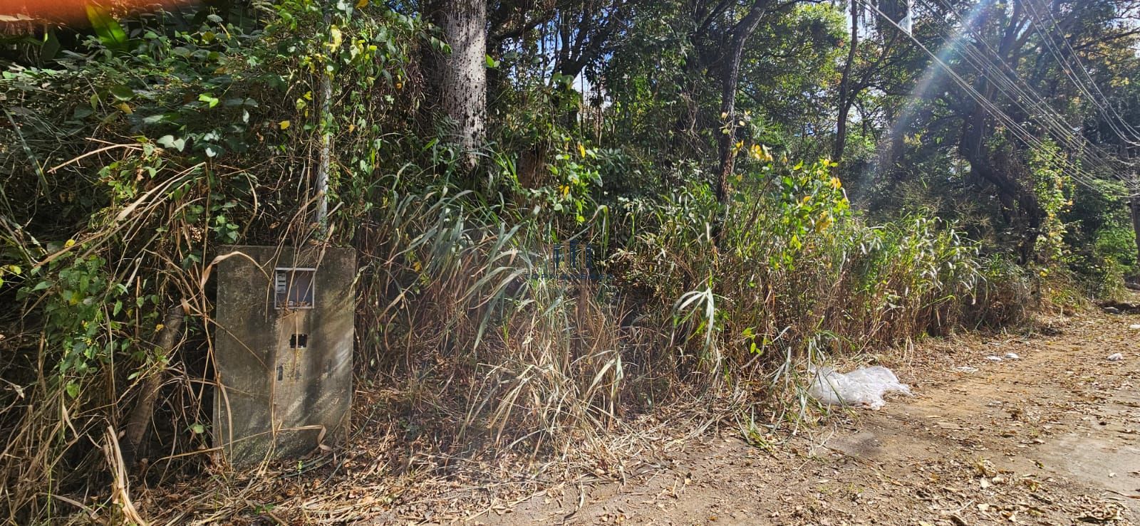 Terreno a venda com 1050 m2 por R$ 198.900,00 no Parque Jardim Encantado - Vespa
