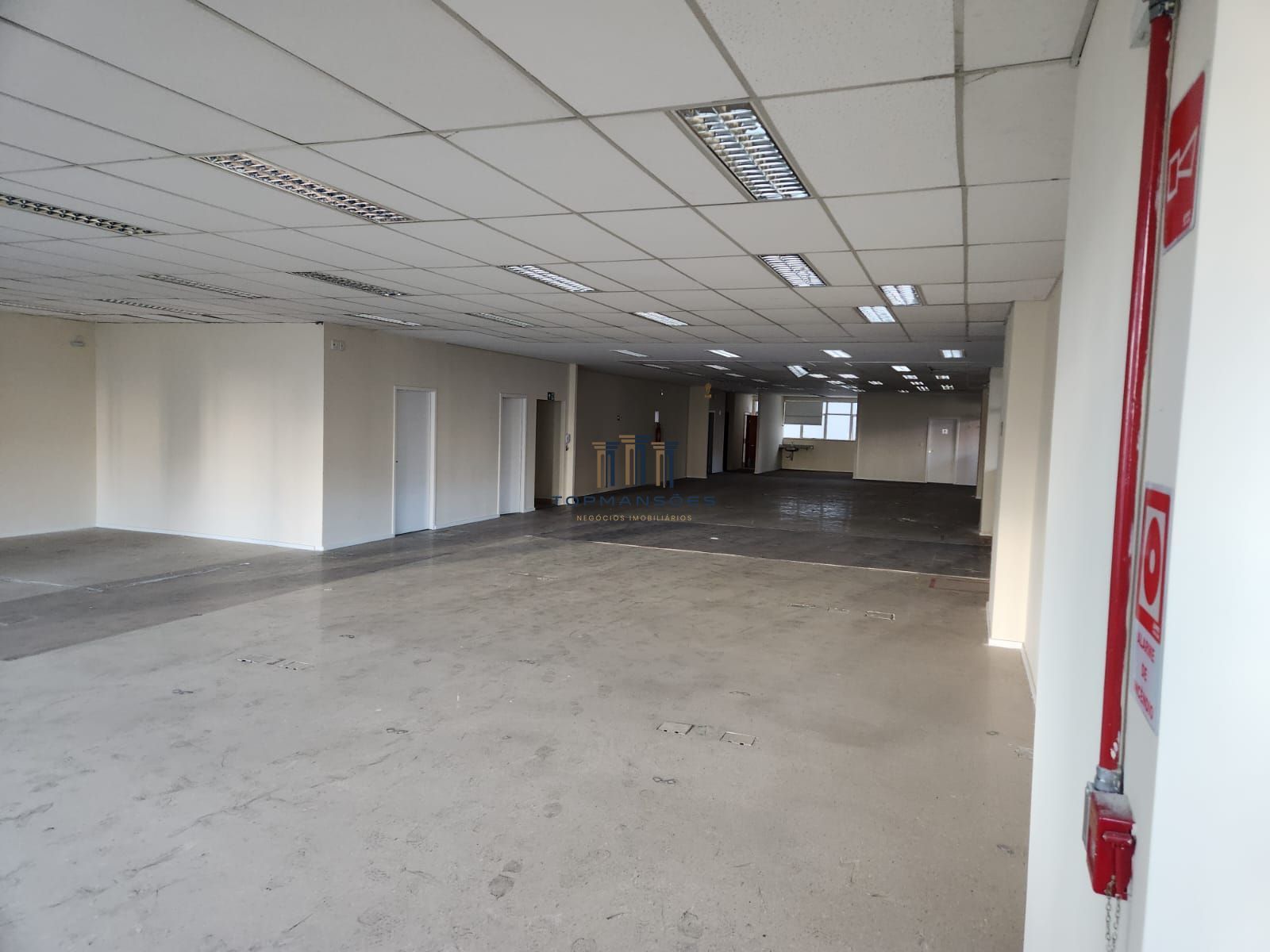 Prédio Inteiro para alugar com 8 quartos, 3550m² - Foto 9