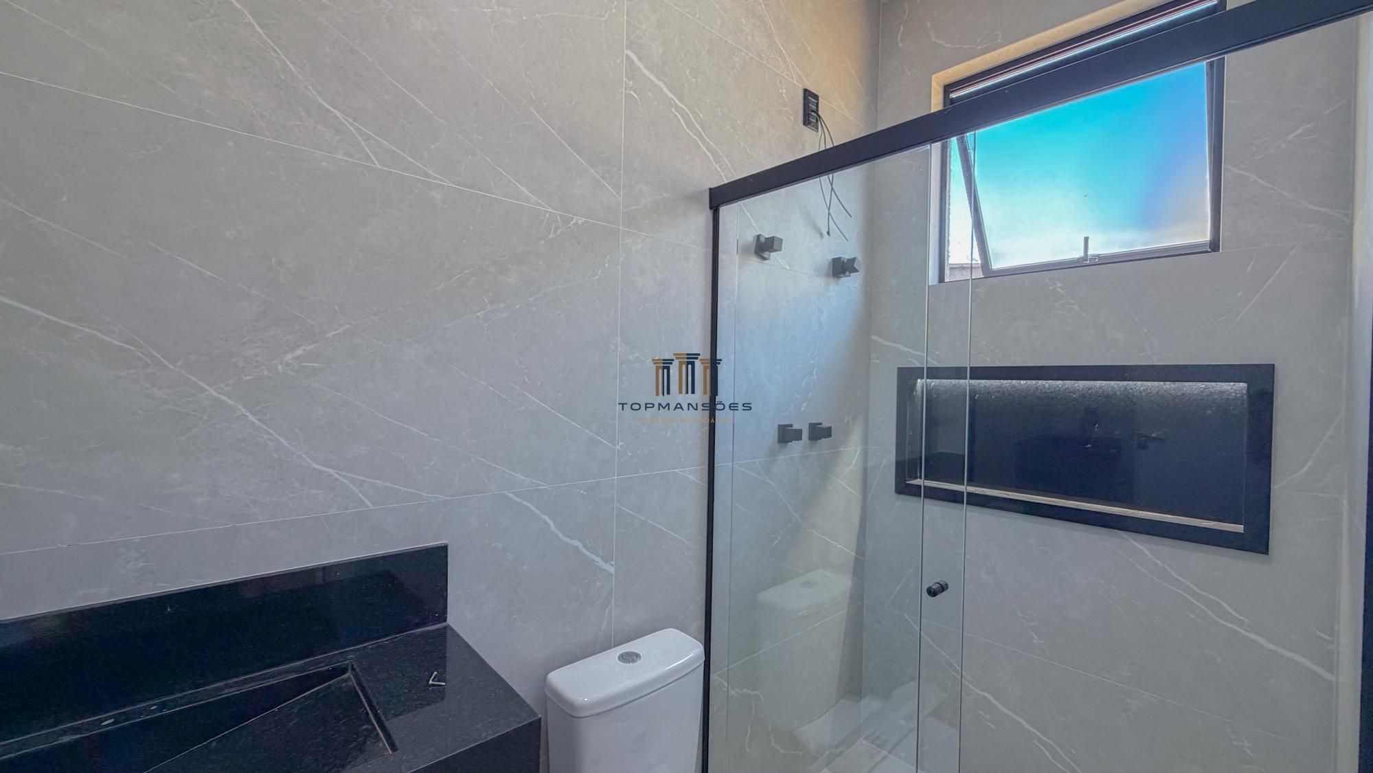 Casa térrea nova com piscina e 4 suites em Condominio em Vespasiano