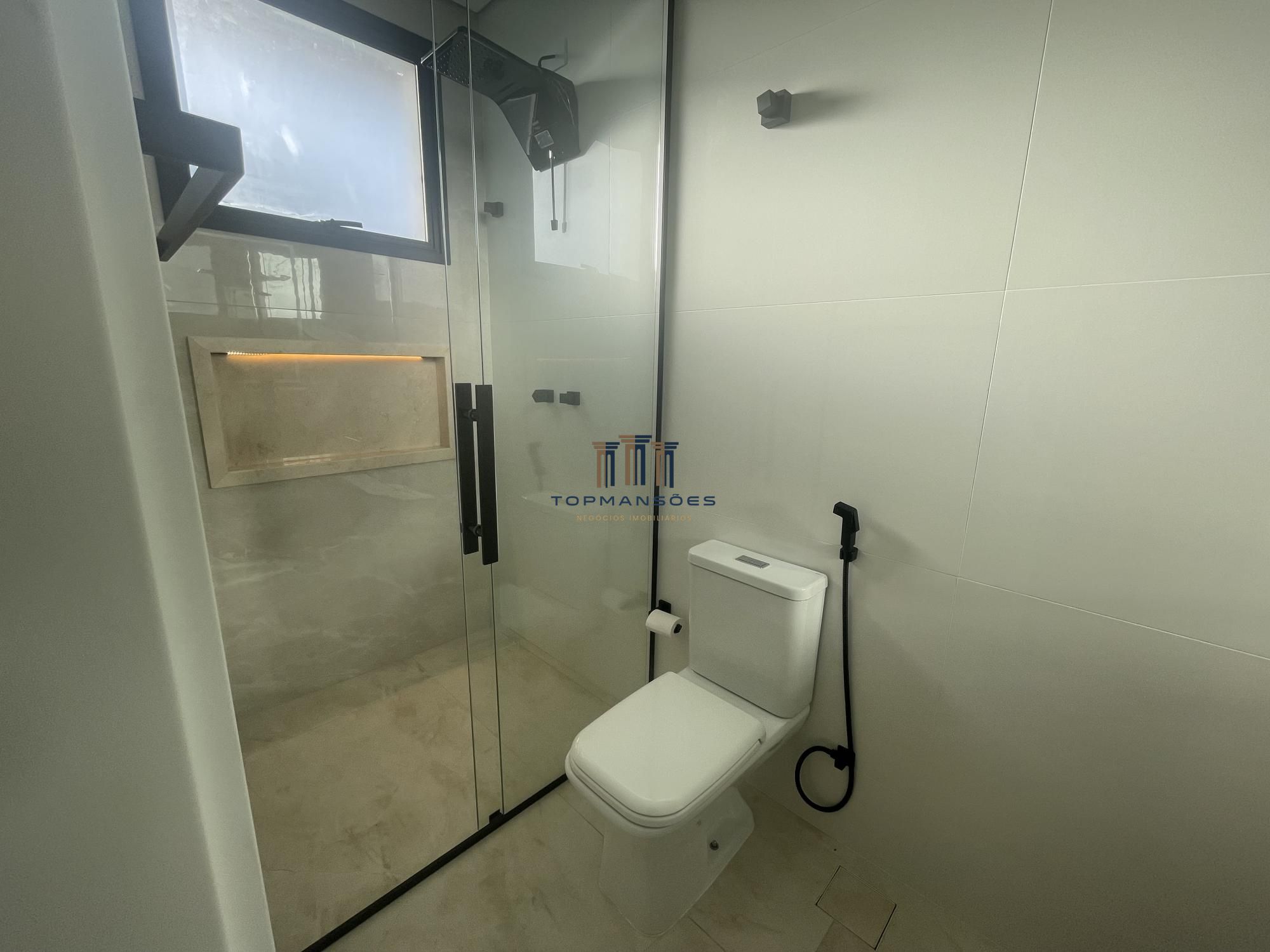 Casa nova mobiliada em Alphaville Vespasiano, piscina, spa e sauna, 4 suites