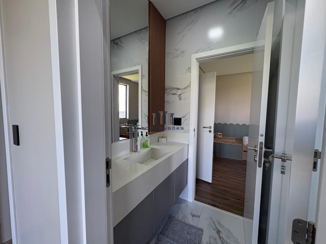 Casa de alto padrão, moderna com piscina aquecida, 4 quartos, em Alphaville/MG
