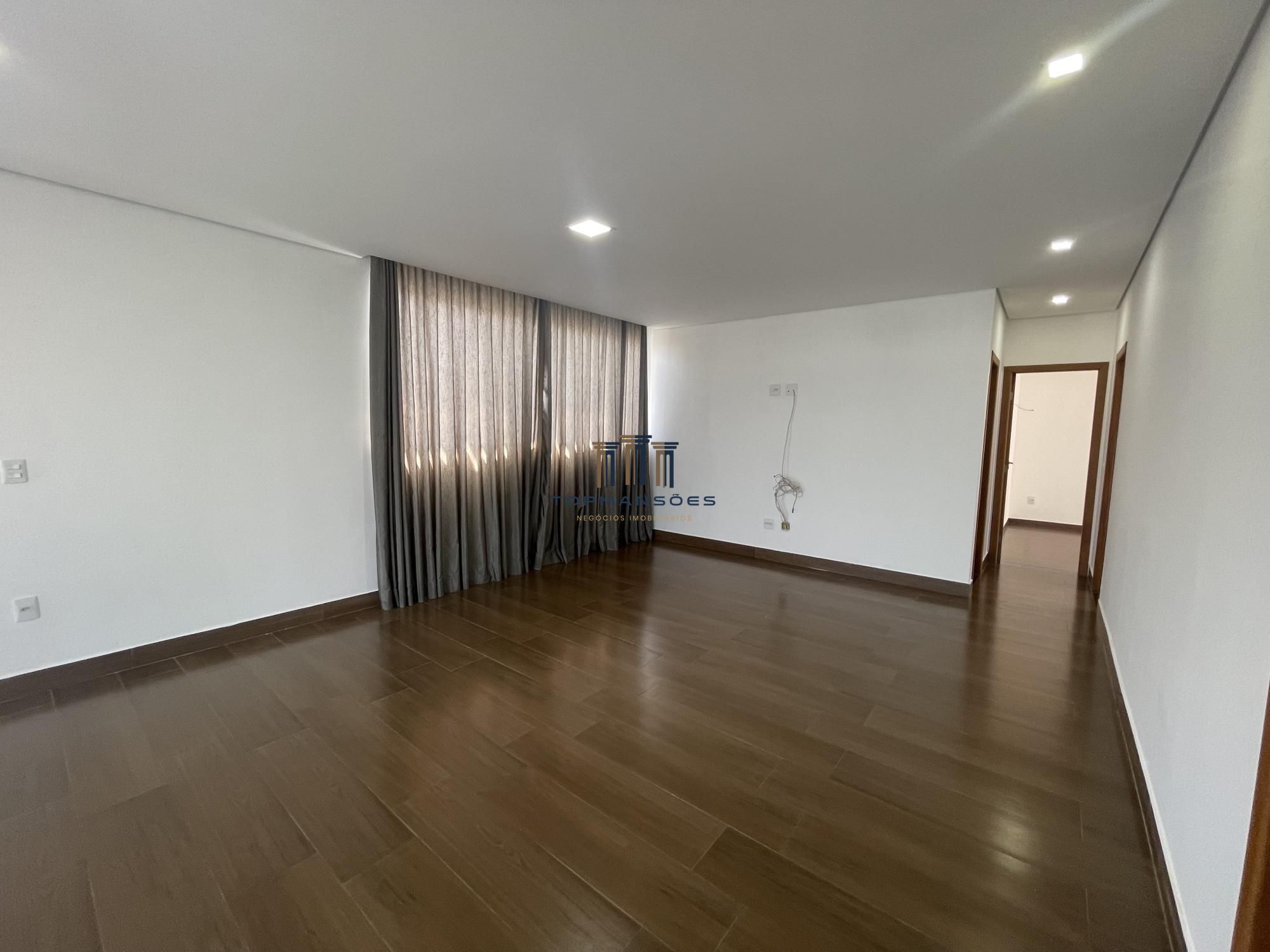 Linda casa com 3 suítes em Condomínio- Vespasiano.