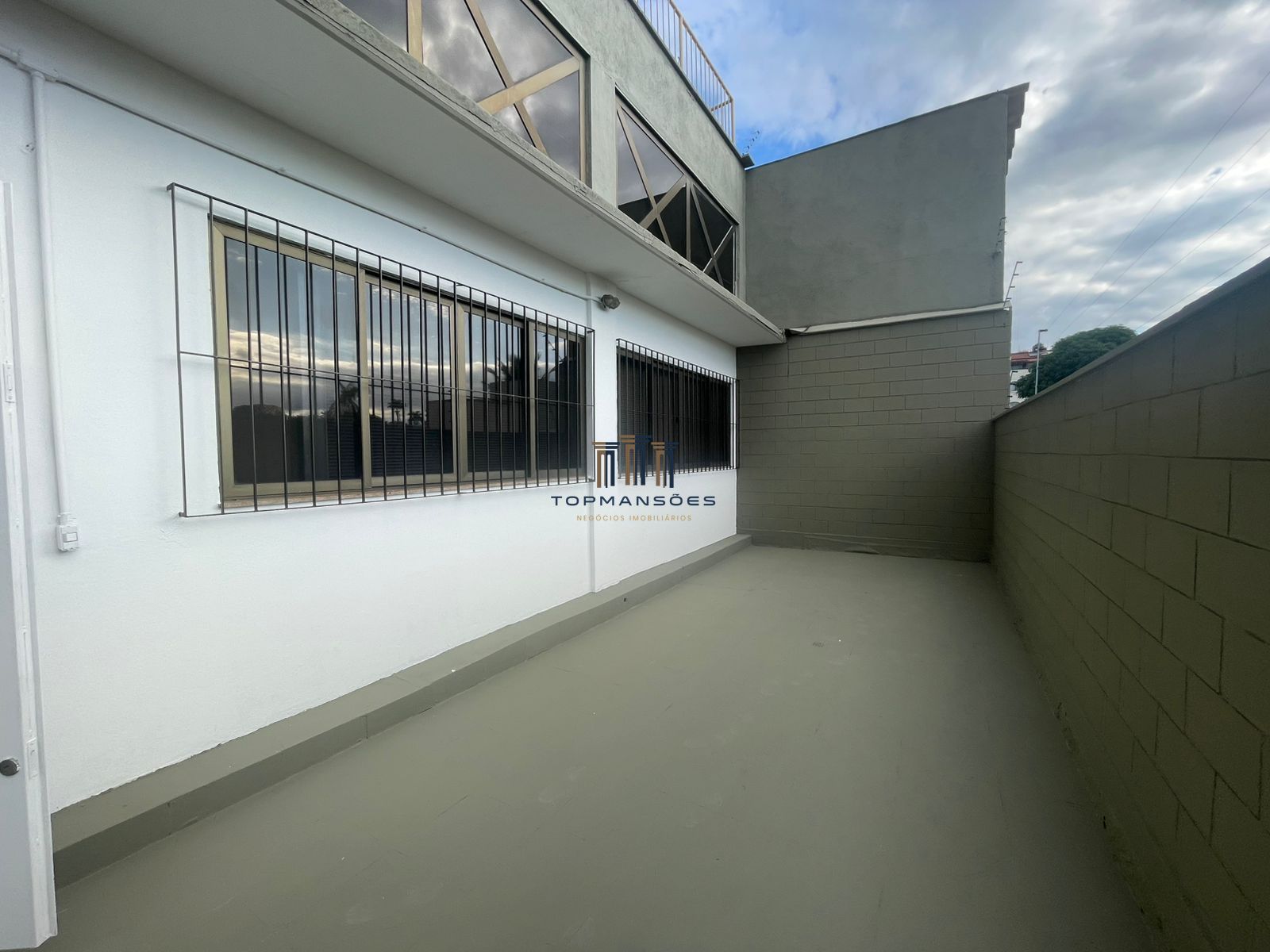 Loja/andar com 400m2 na melhor localização comercial da Pampulha!!!
