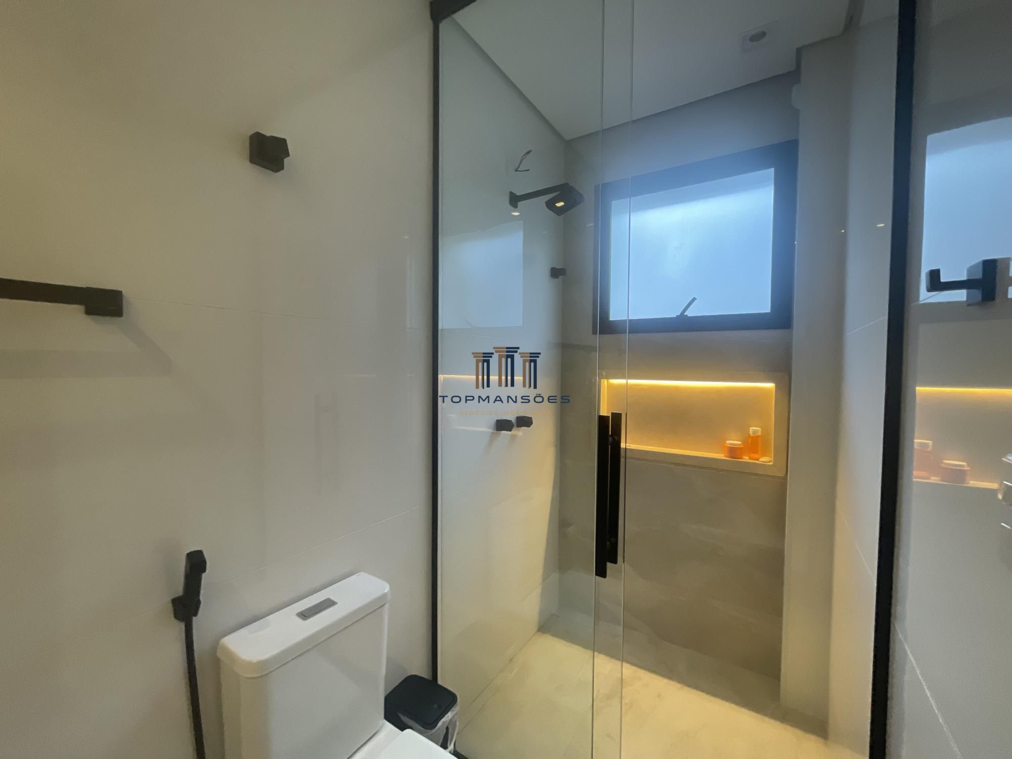 Casa nova mobiliada em Alphaville Vespasiano, piscina, spa e sauna, 4 suites