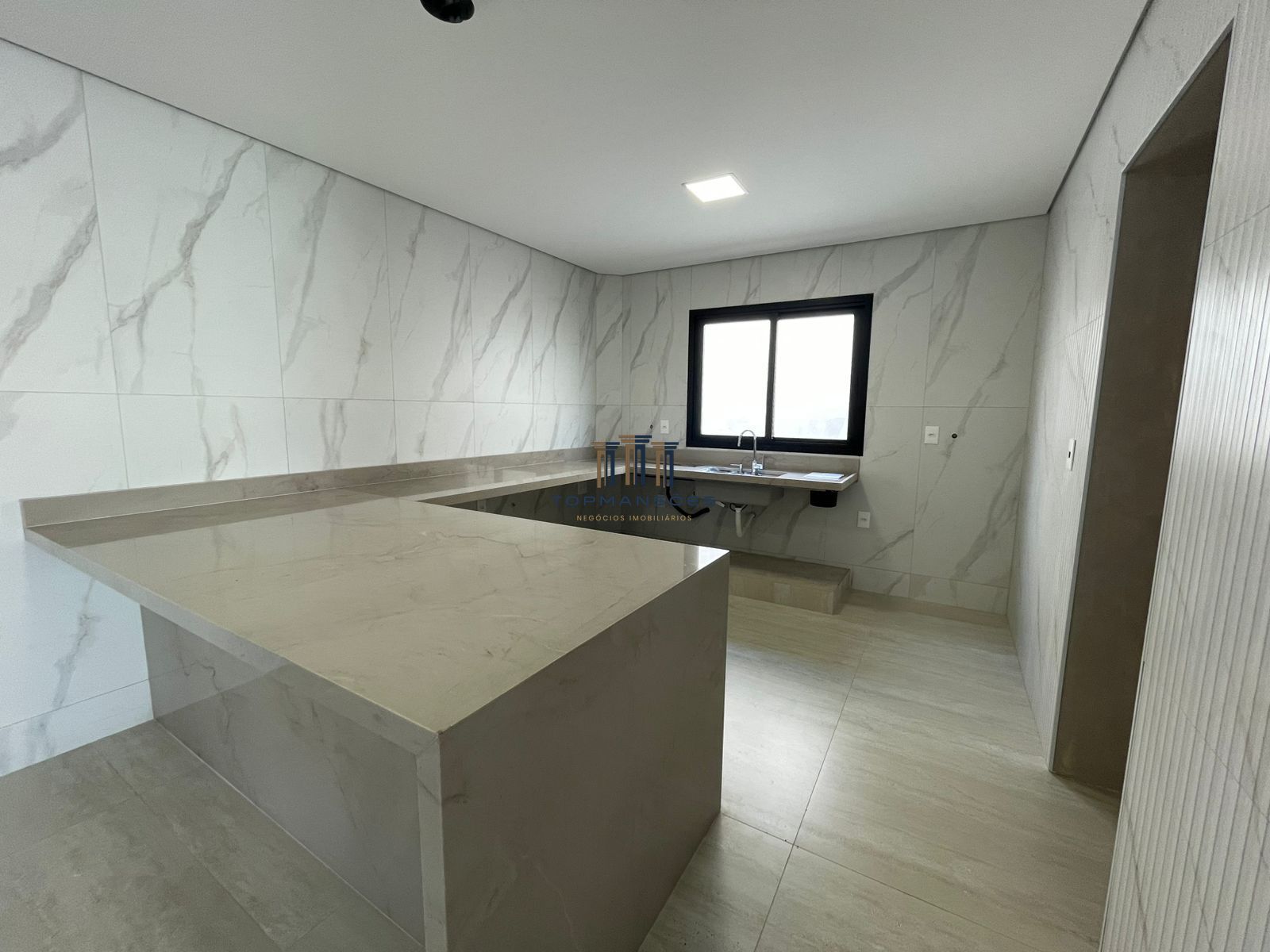 Casa Nova Alto Padrão em Condominio na Pampulha com 4 suites, Gourmet ePiscina