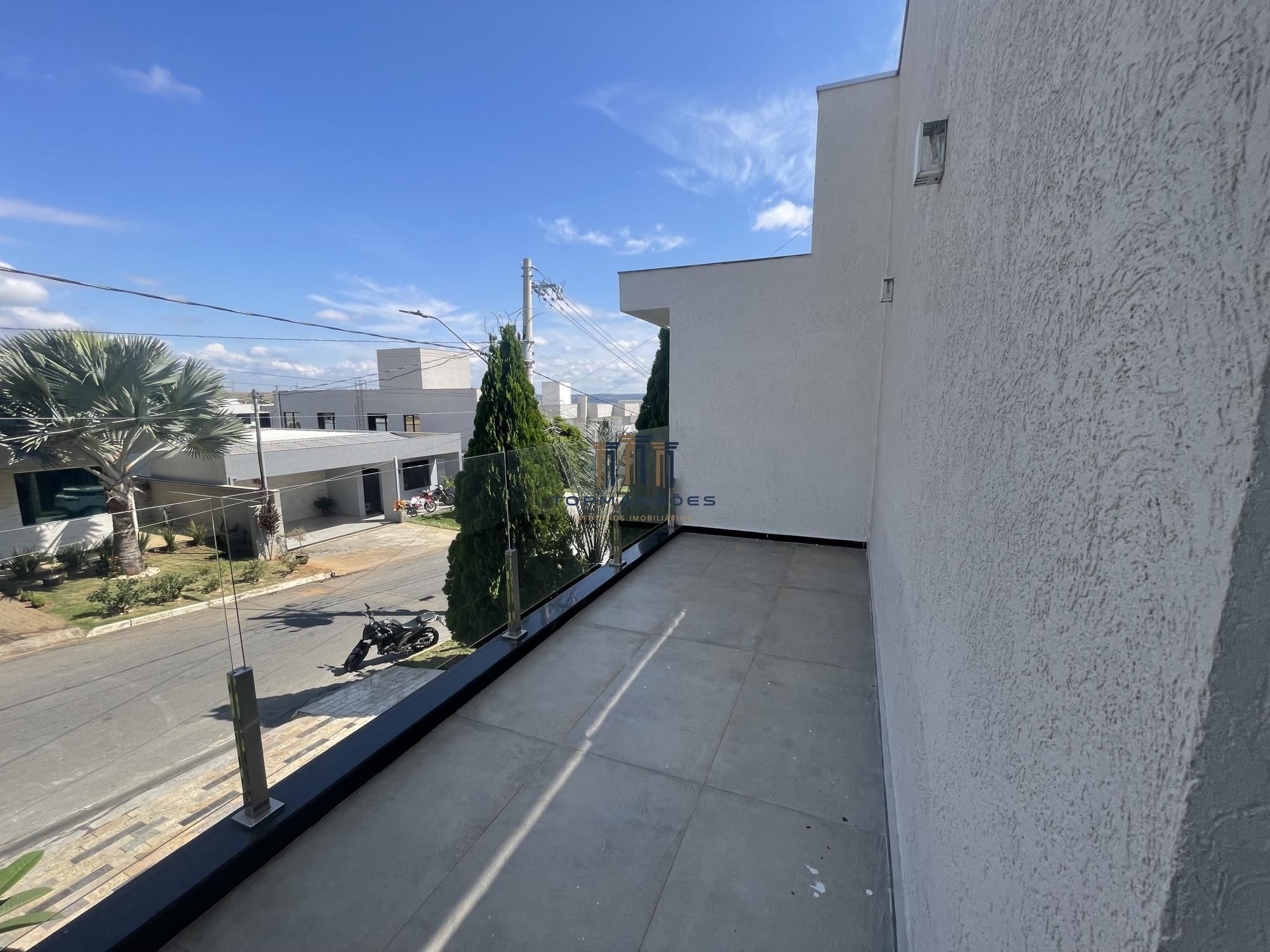 Linda casa com 3 suítes em Condomínio- Vespasiano.