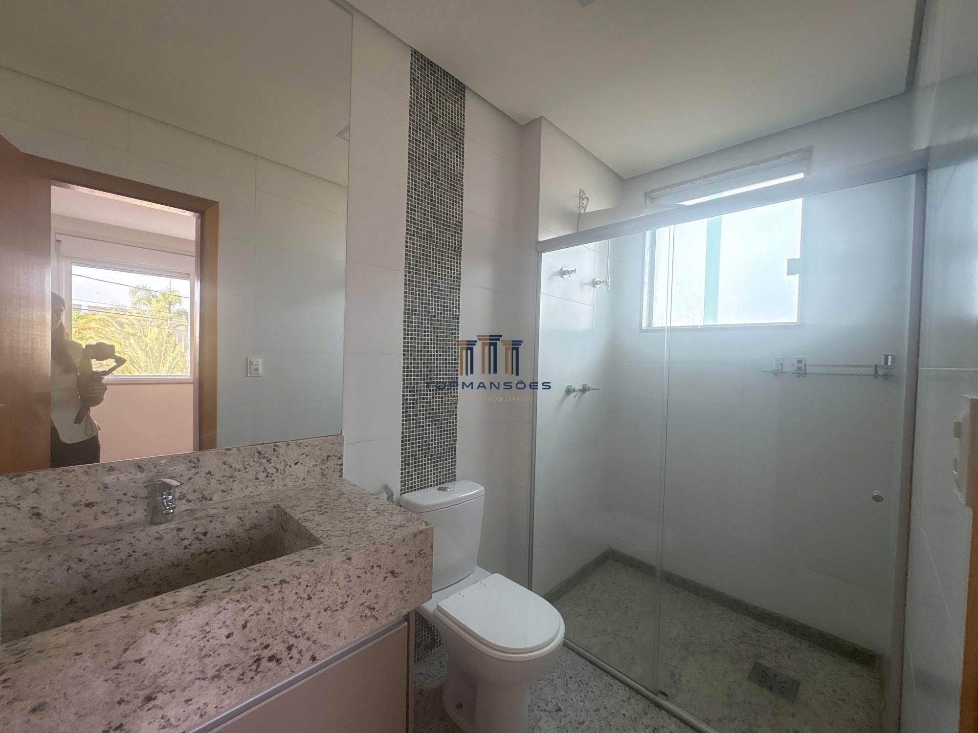Casa com 4 suítes vista definitiva em Condominio fechado em Vespasiano