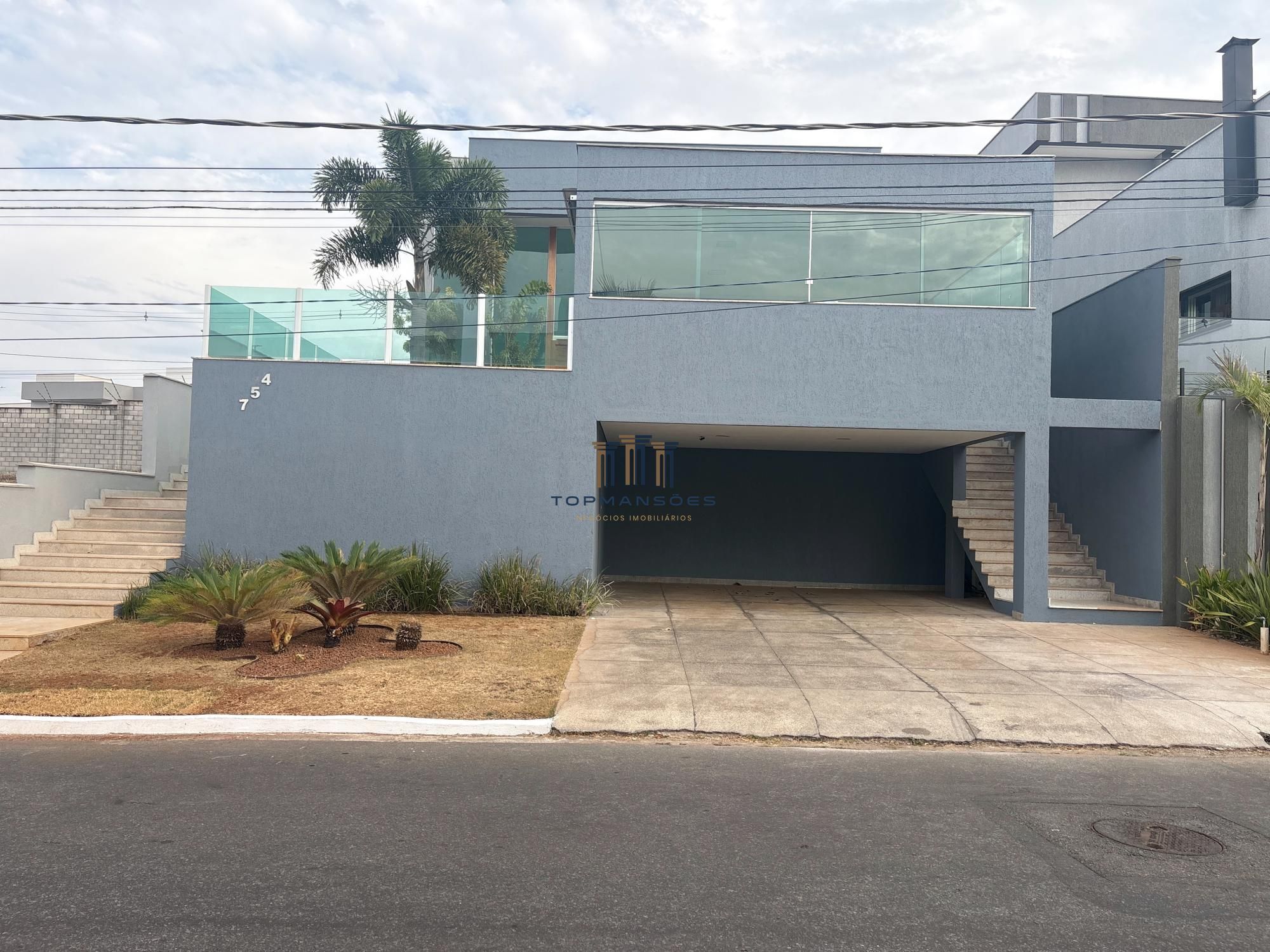 Casa com 4 suítes vista definitiva em Condominio fechado em Vespasiano