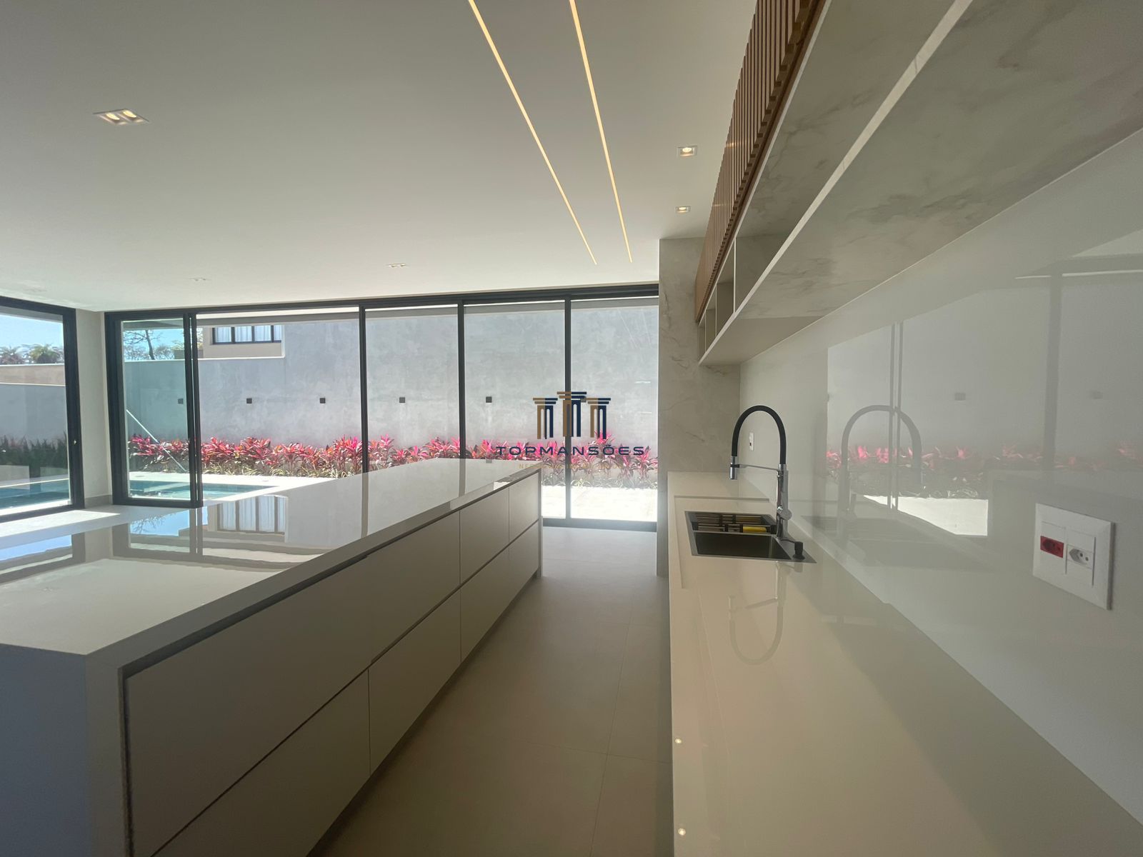 Casa de Alto Padrão 4 quartos com piscina e gourmet 583m3/ Alphaville Vespasiano