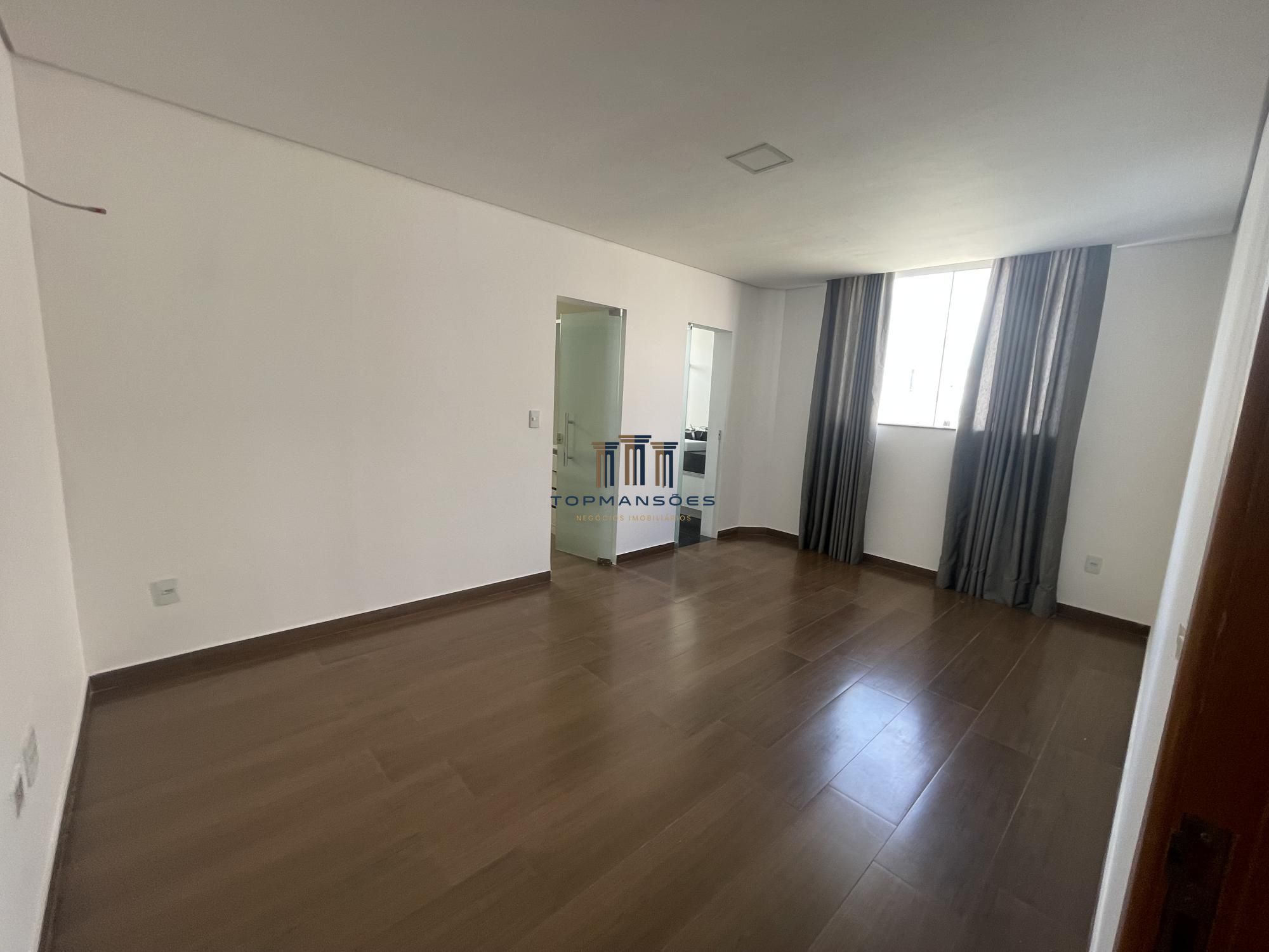 Linda casa com 3 suítes em Condomínio- Vespasiano.