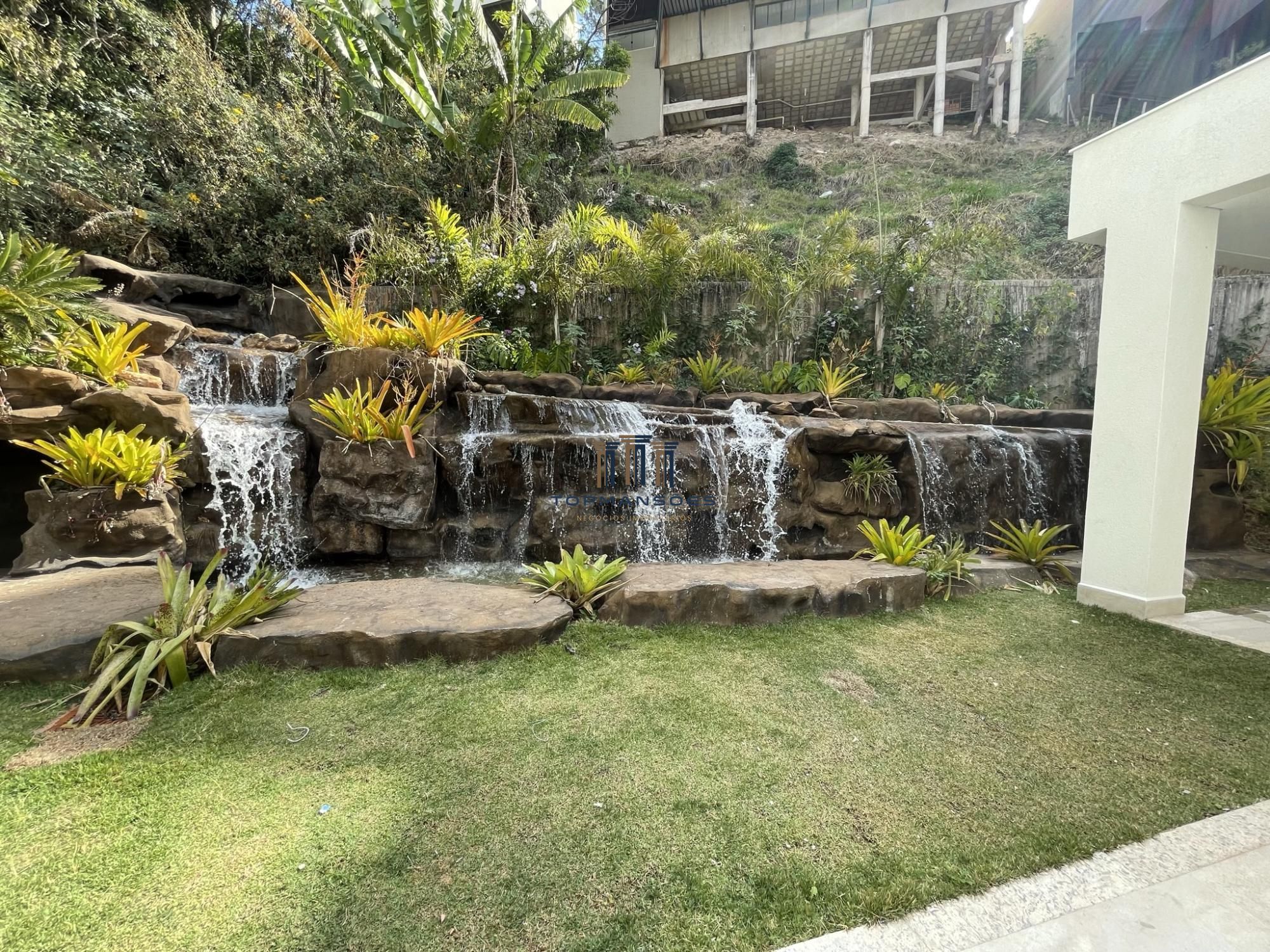 Casa com cinco quartos Vila Castela, Nova Lima, MG