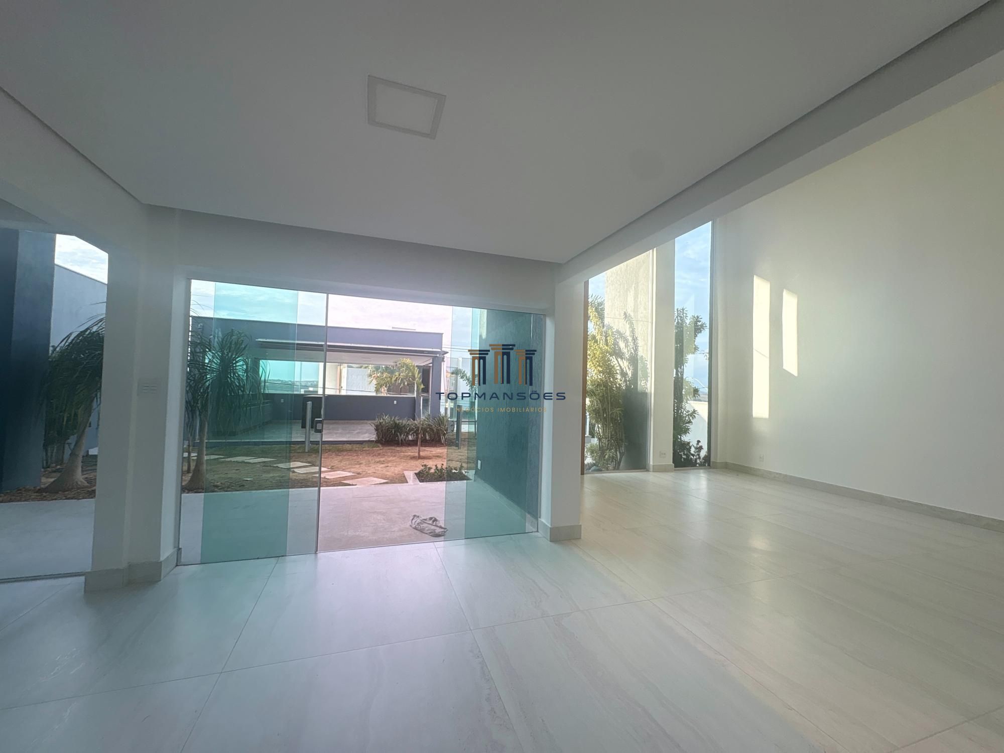 Casa com 4 suítes vista definitiva em Condominio fechado em Vespasiano