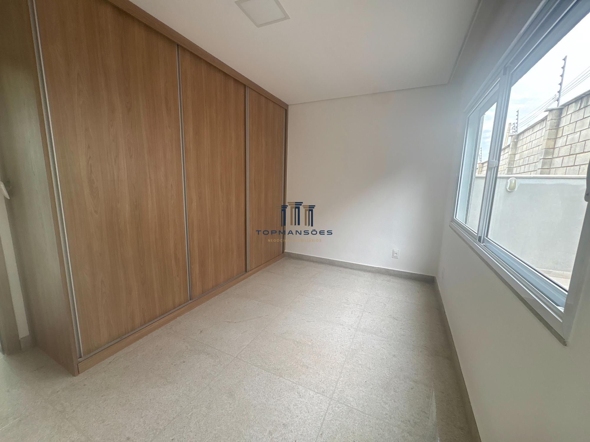 Casa com 4 suítes vista definitiva em Condominio fechado em Vespasiano