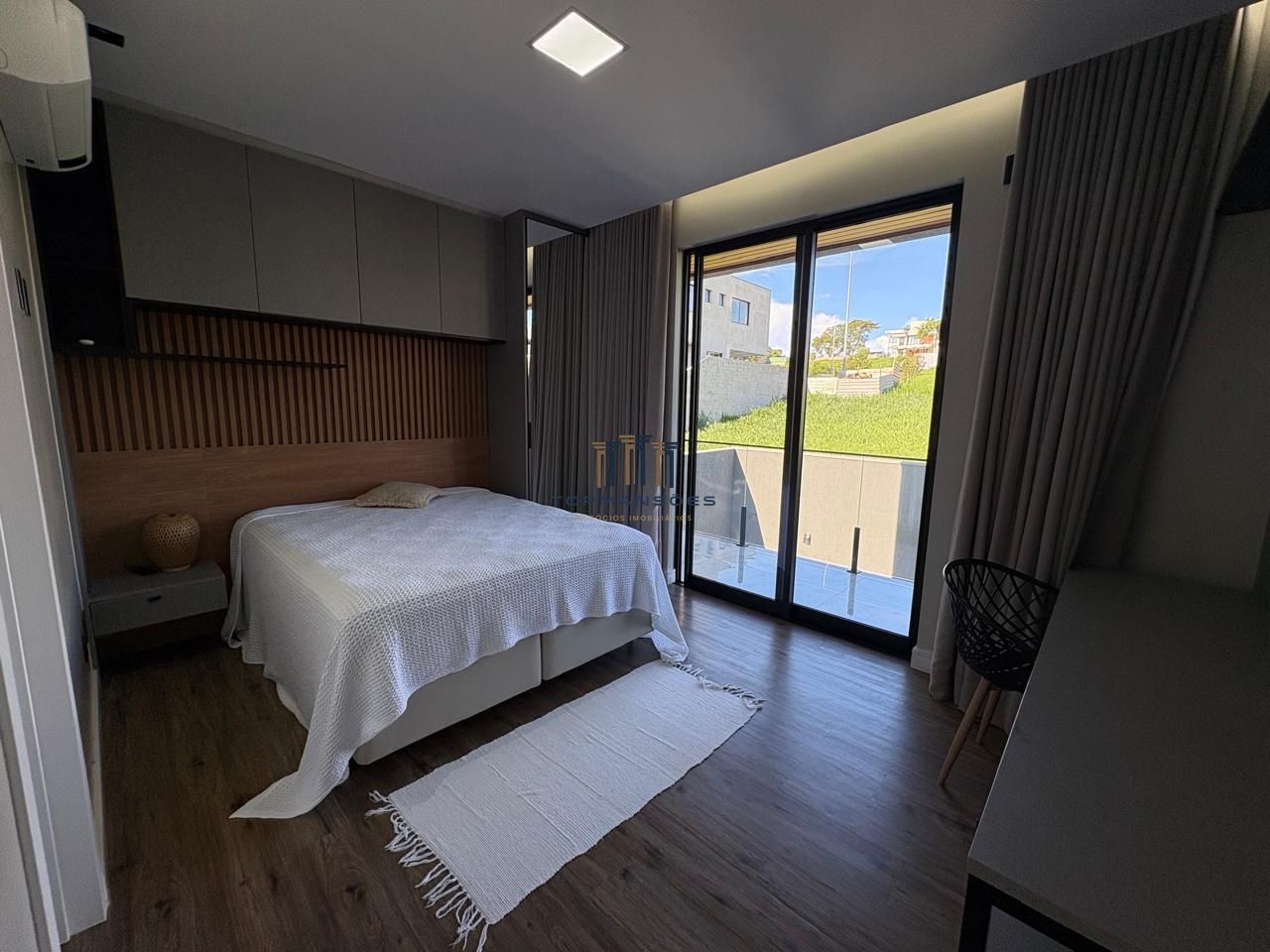 Casa de alto padrão, moderna com piscina aquecida, 4 quartos, em Alphaville/MG