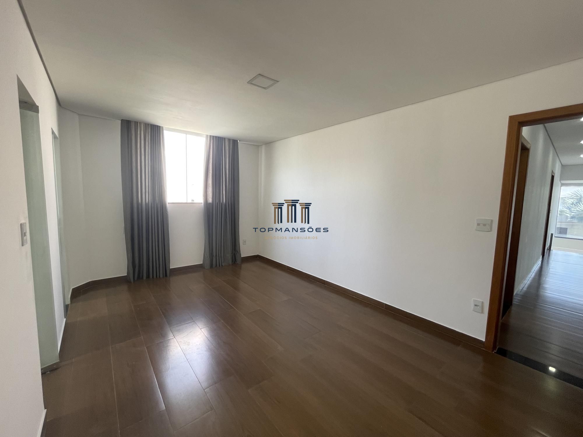 Linda casa com 3 suítes em Condomínio- Vespasiano.