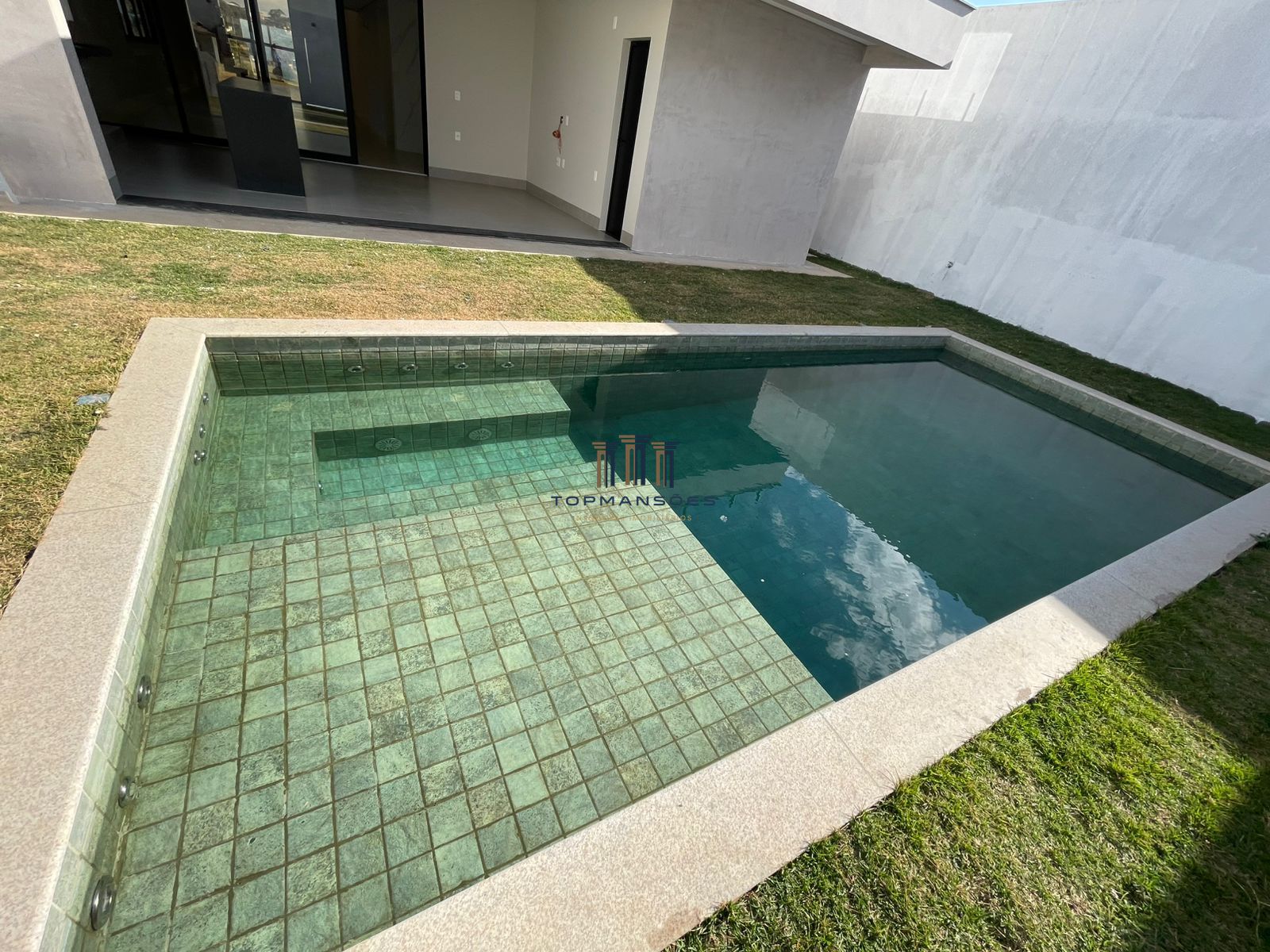 Casa Nova Alto Padrão em Condominio na Pampulha com 4 suites, Gourmet ePiscina
