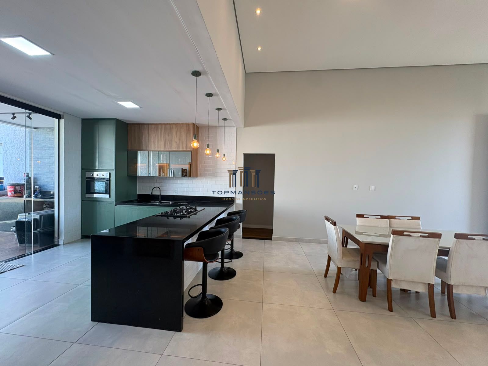 Linda casa linear, moderna 3 quartos condominio villas park