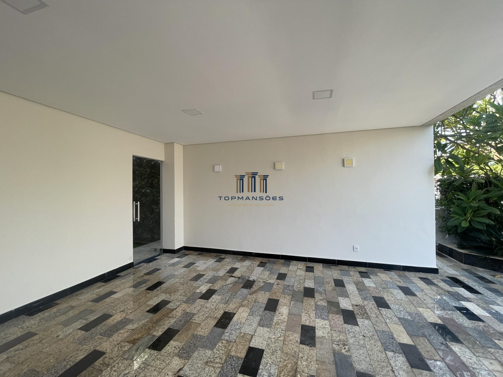 Linda casa com 3 suítes em Condomínio- Vespasiano.