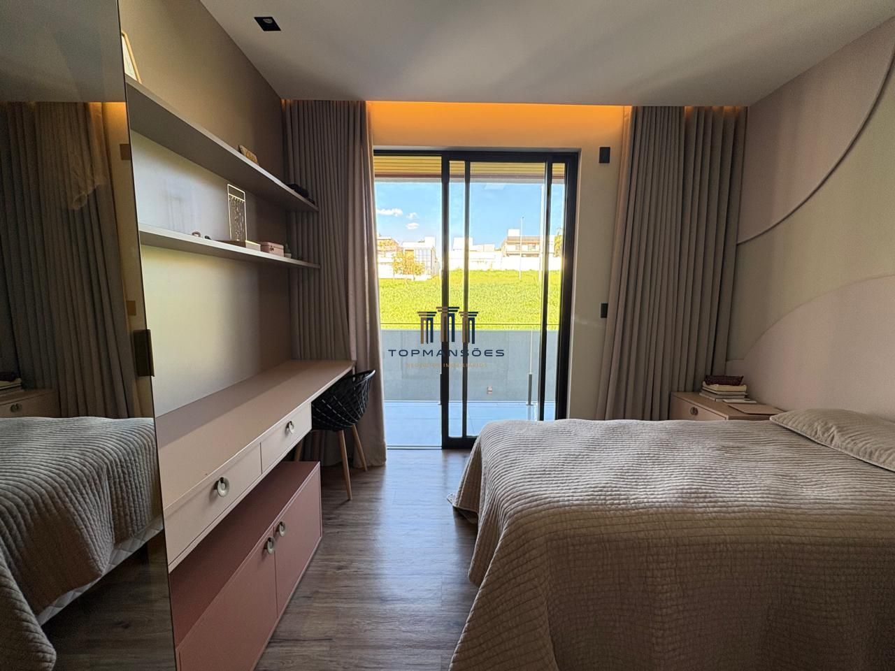 Casa em condomínio com 4 Dormitórios à venda, 379 m² por R$ 3.690.000,00 Casa em condomínio com 4 Dormitórios à venda, 379 m² por R$ 3.690.000,00