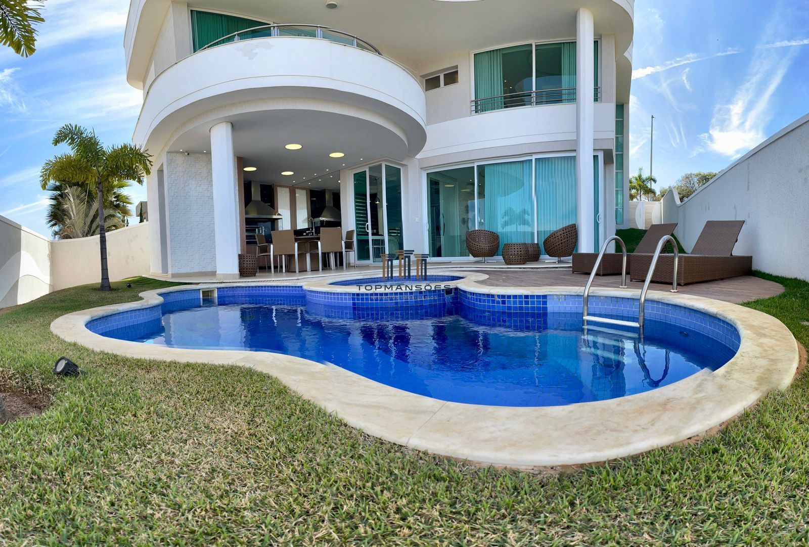 Casa em condomnio para alugar  no Alphaville - Vespasiano, MG. Imveis