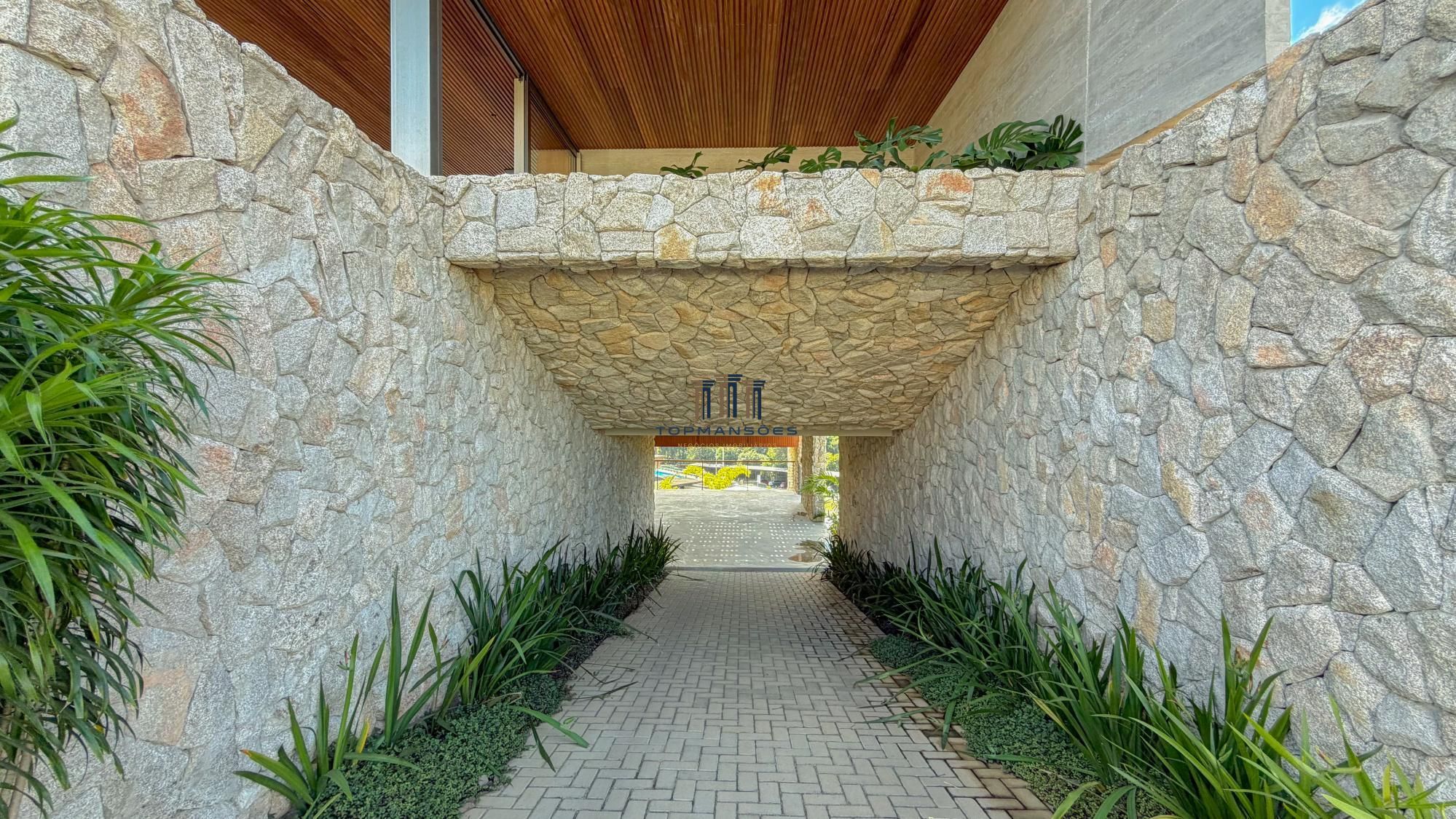 Casa alto padrão nova mobiliada,4 suites piscina,vista defin