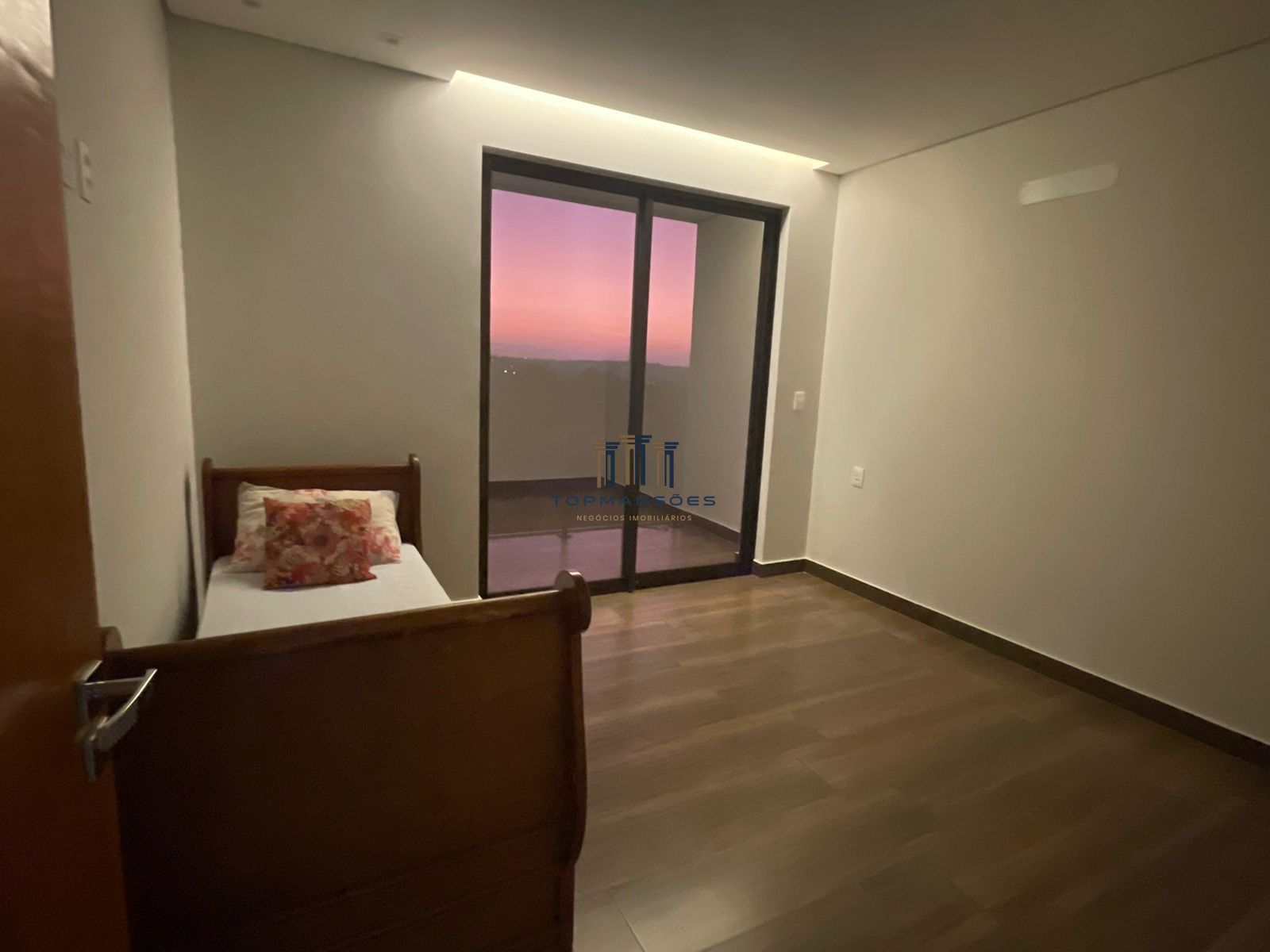 Casa de Condomínio para alugar com 4 quartos, 320m² - Foto 29