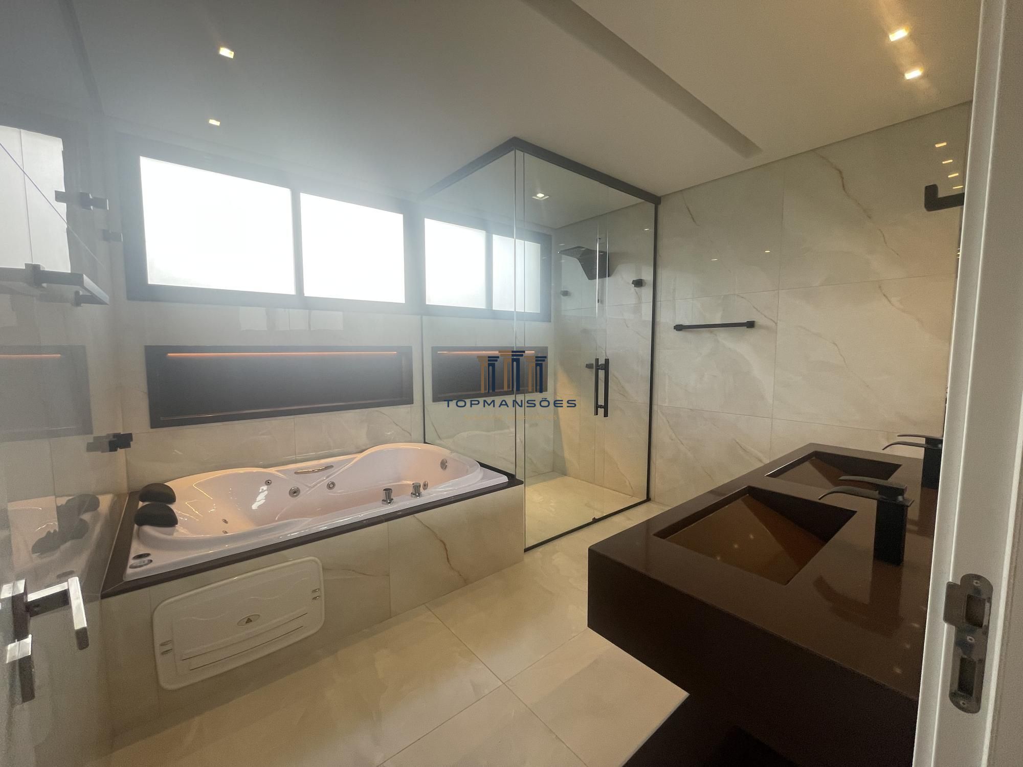 Casa nova mobiliada em Alphaville Vespasiano, piscina, spa e sauna, 4 suites