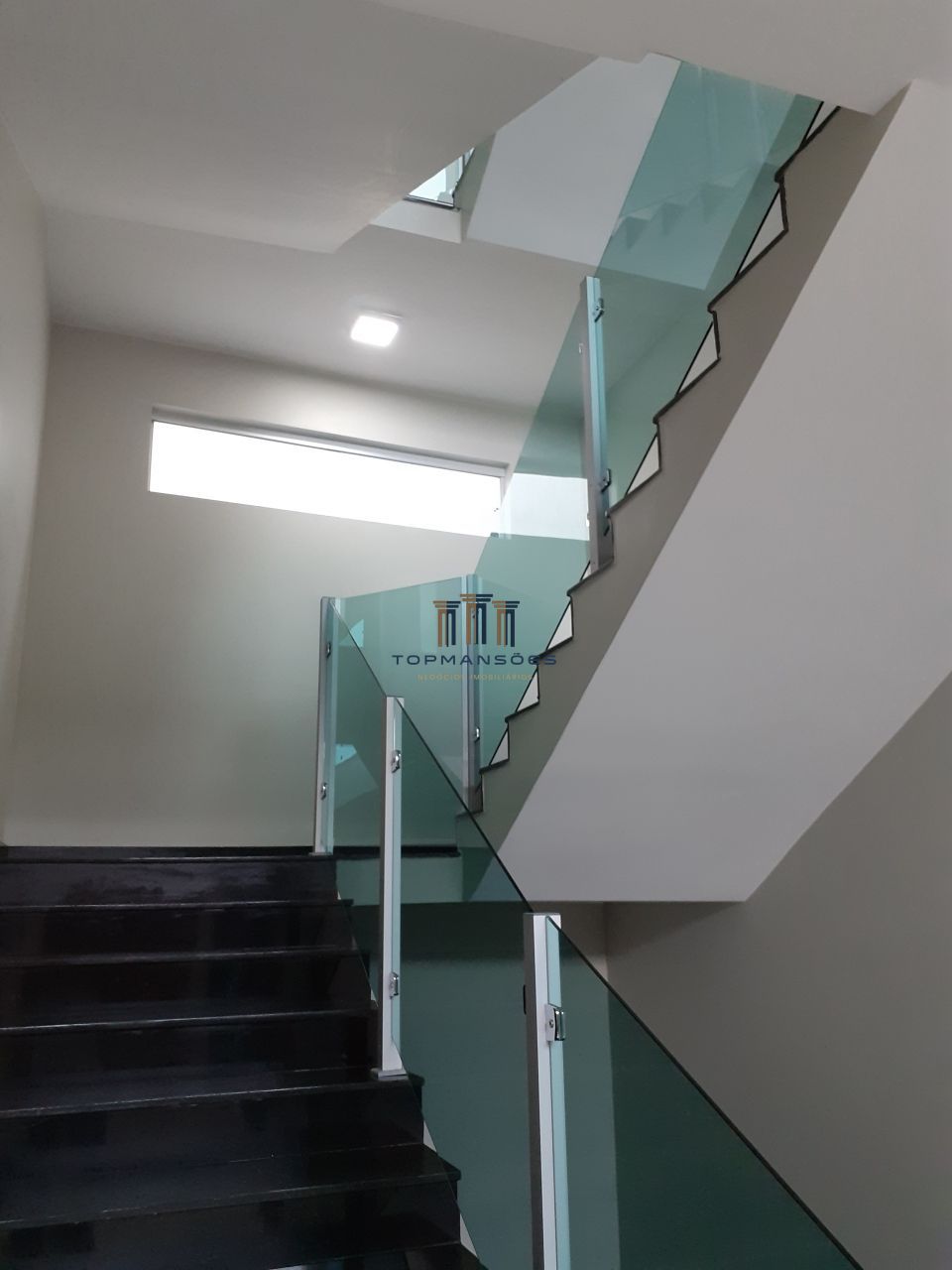 Excelente Casa de condomínio, com 4 suítes fino acabamento Vespasiano