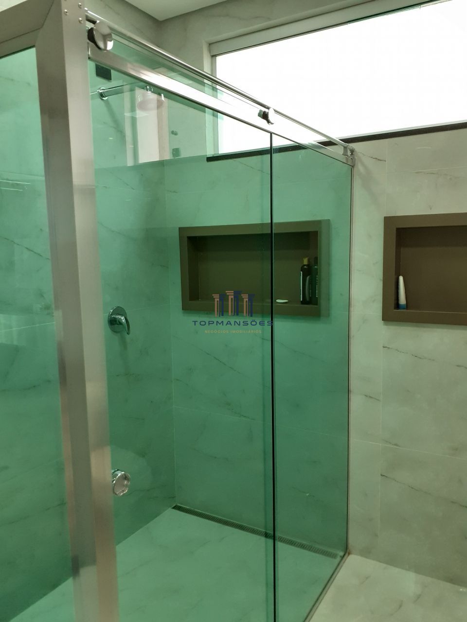 Excelente Casa de condomínio, com 4 suítes fino acabamento Vespasiano