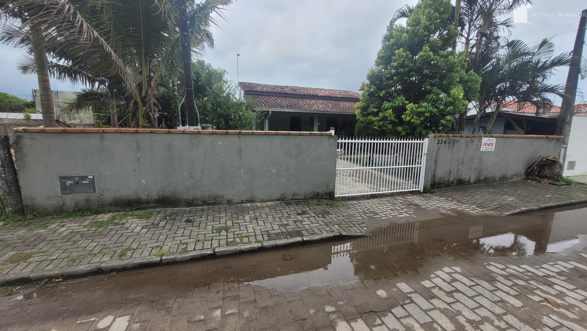 Casa à venda  no Itapema do Norte - Itapoá, SC. Imóveis
