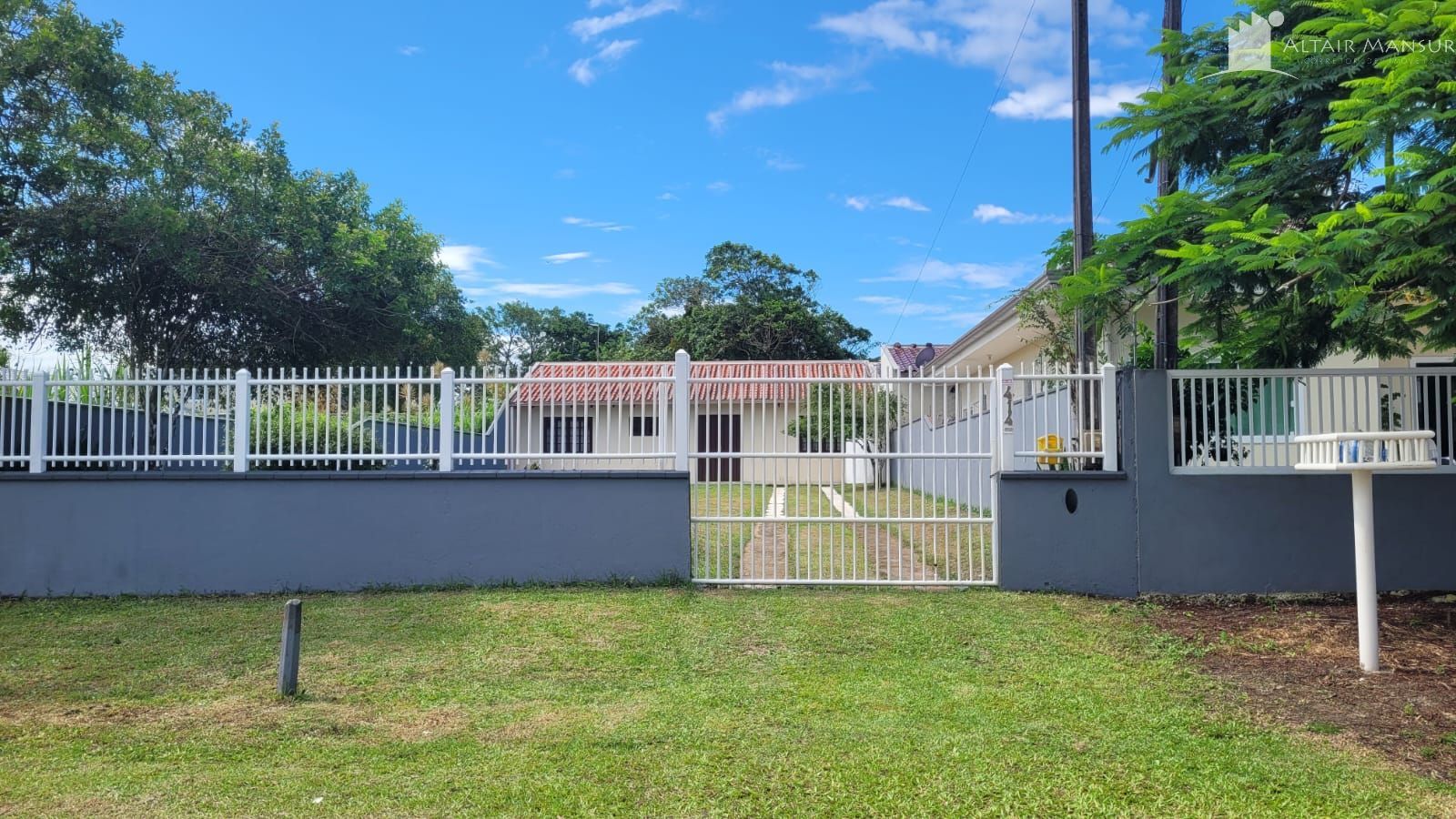 Casa à venda  no Barra do Saí - Itapoá, SC. Imóveis
